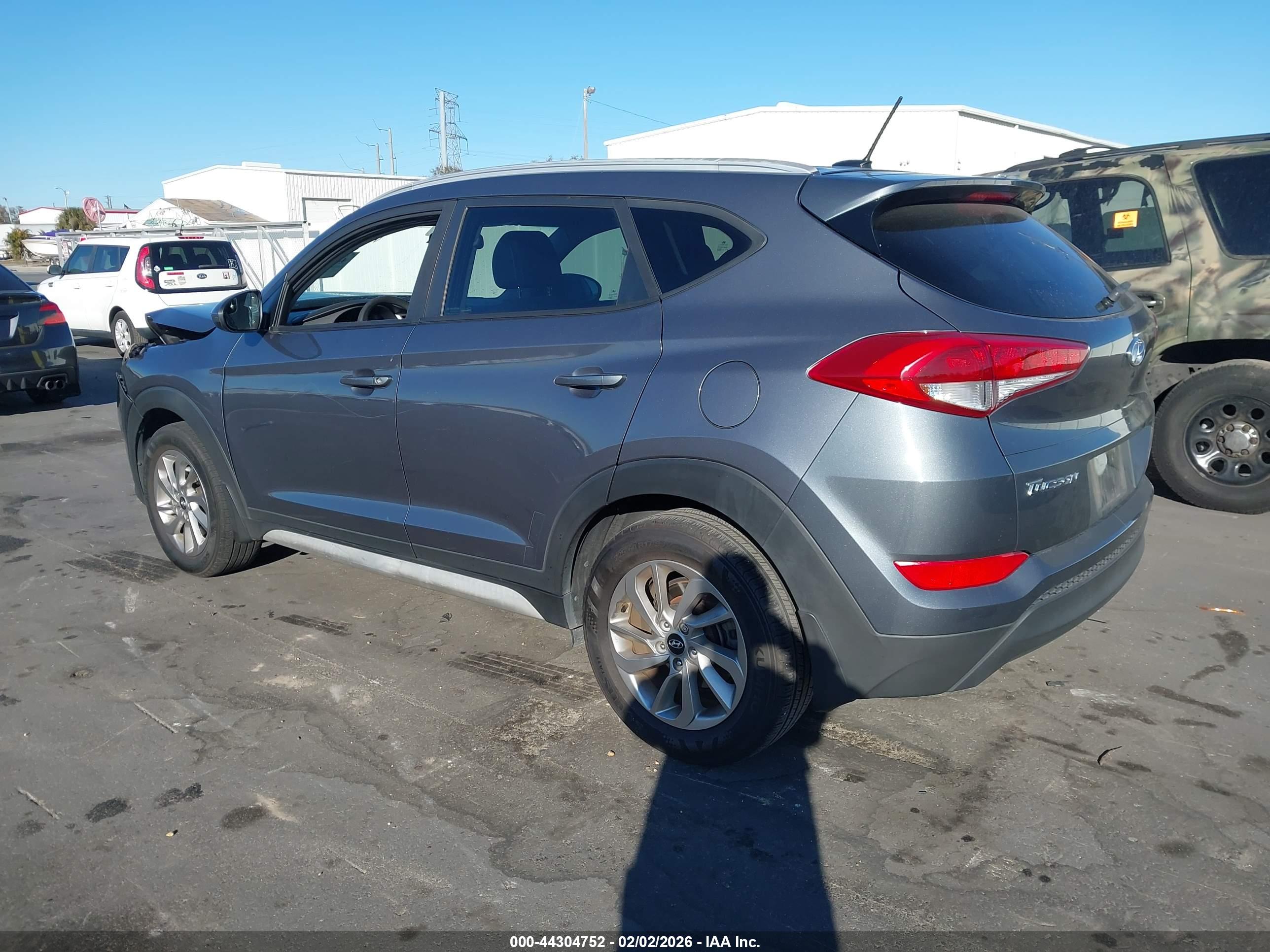 HYUNDAI TUCSON image 3