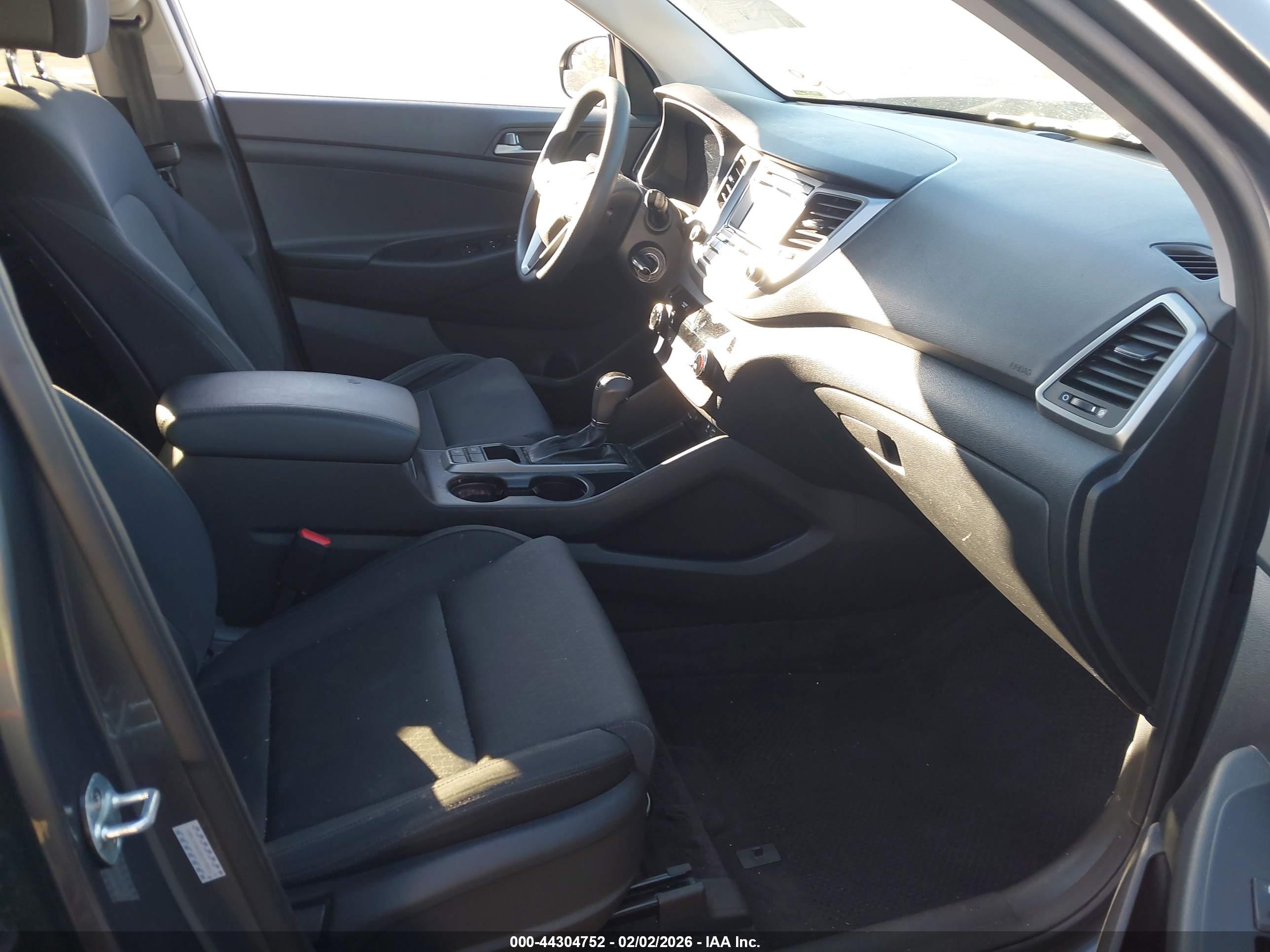 HYUNDAI TUCSON image 5