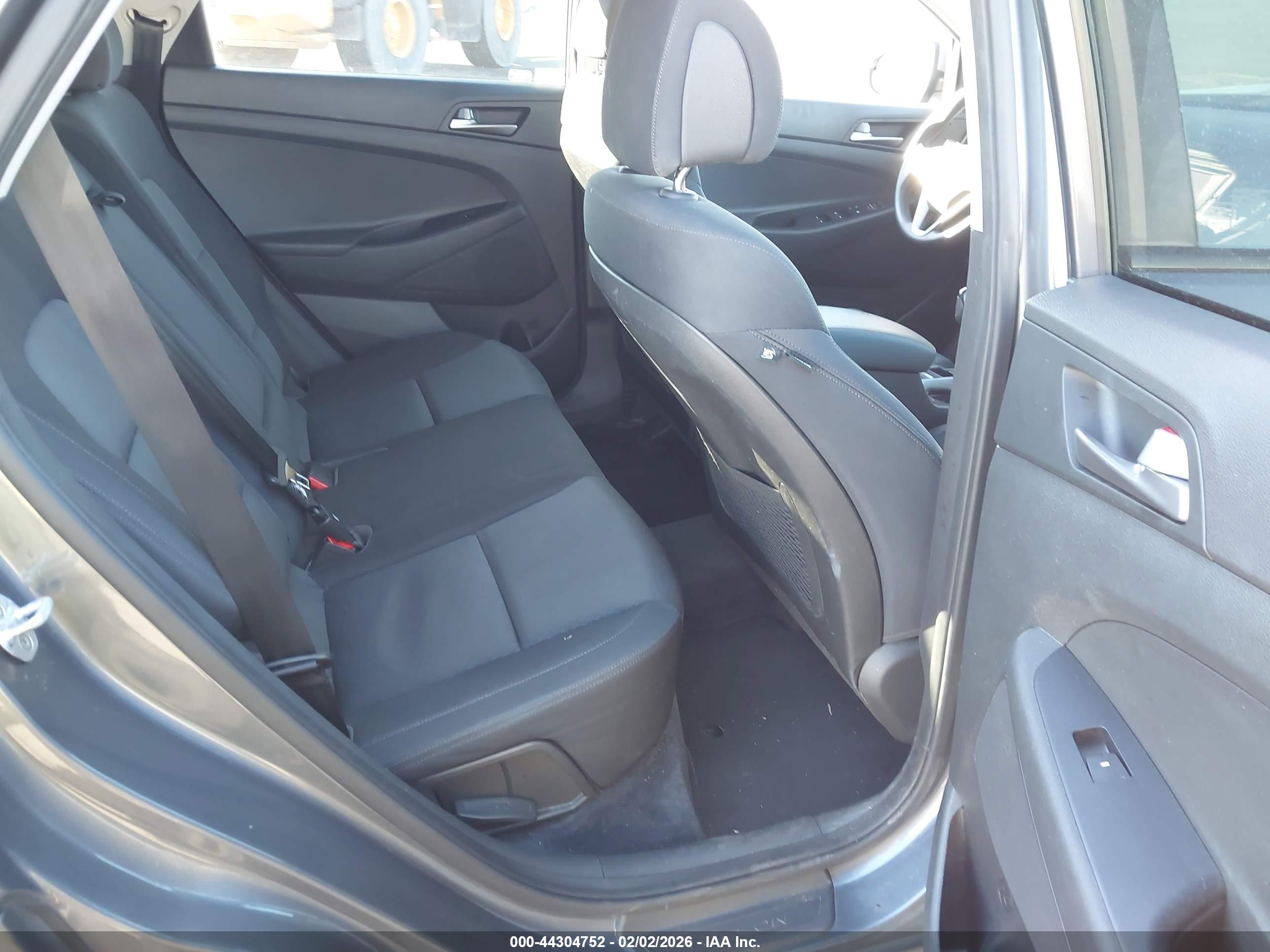 HYUNDAI TUCSON image 8