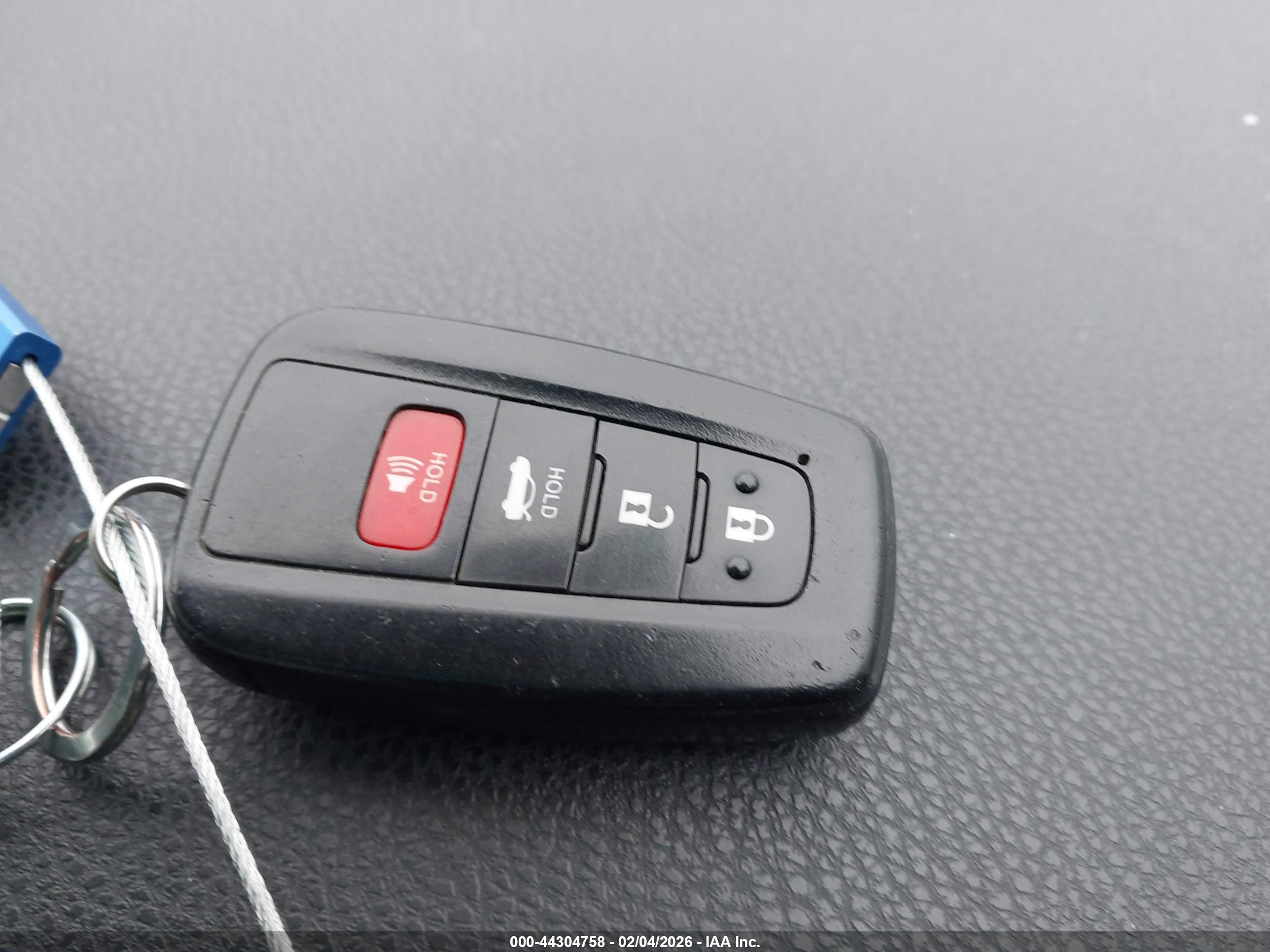TOYOTA CAMRY image 11
