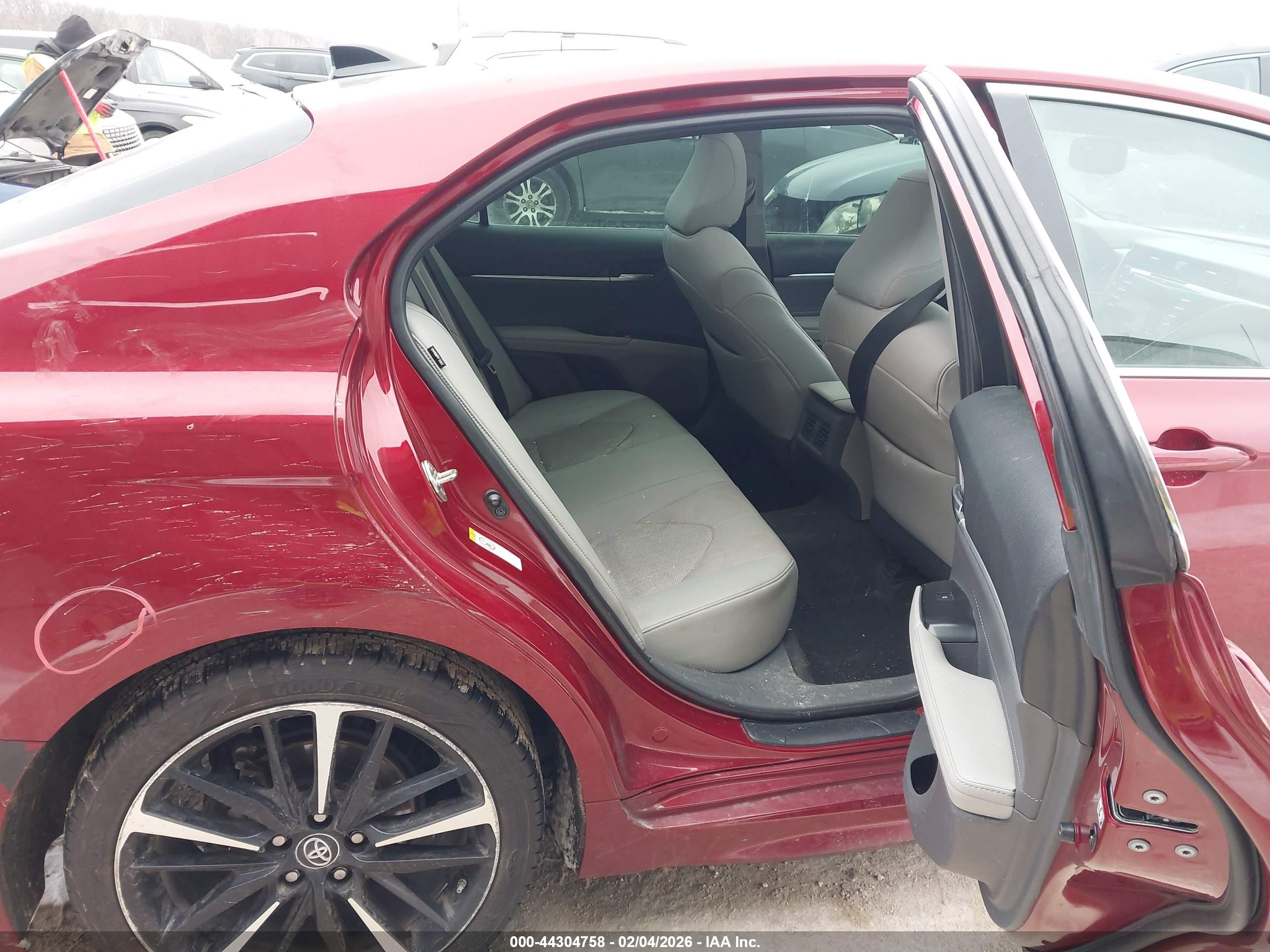 TOYOTA CAMRY image 8