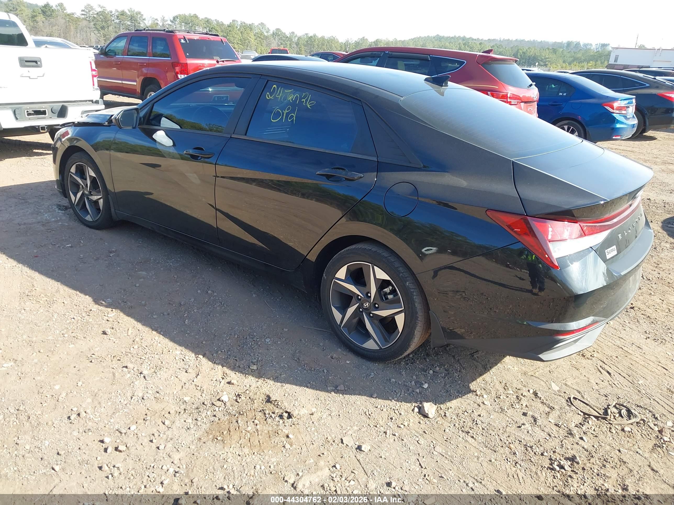HYUNDAI ELANTRA image 3