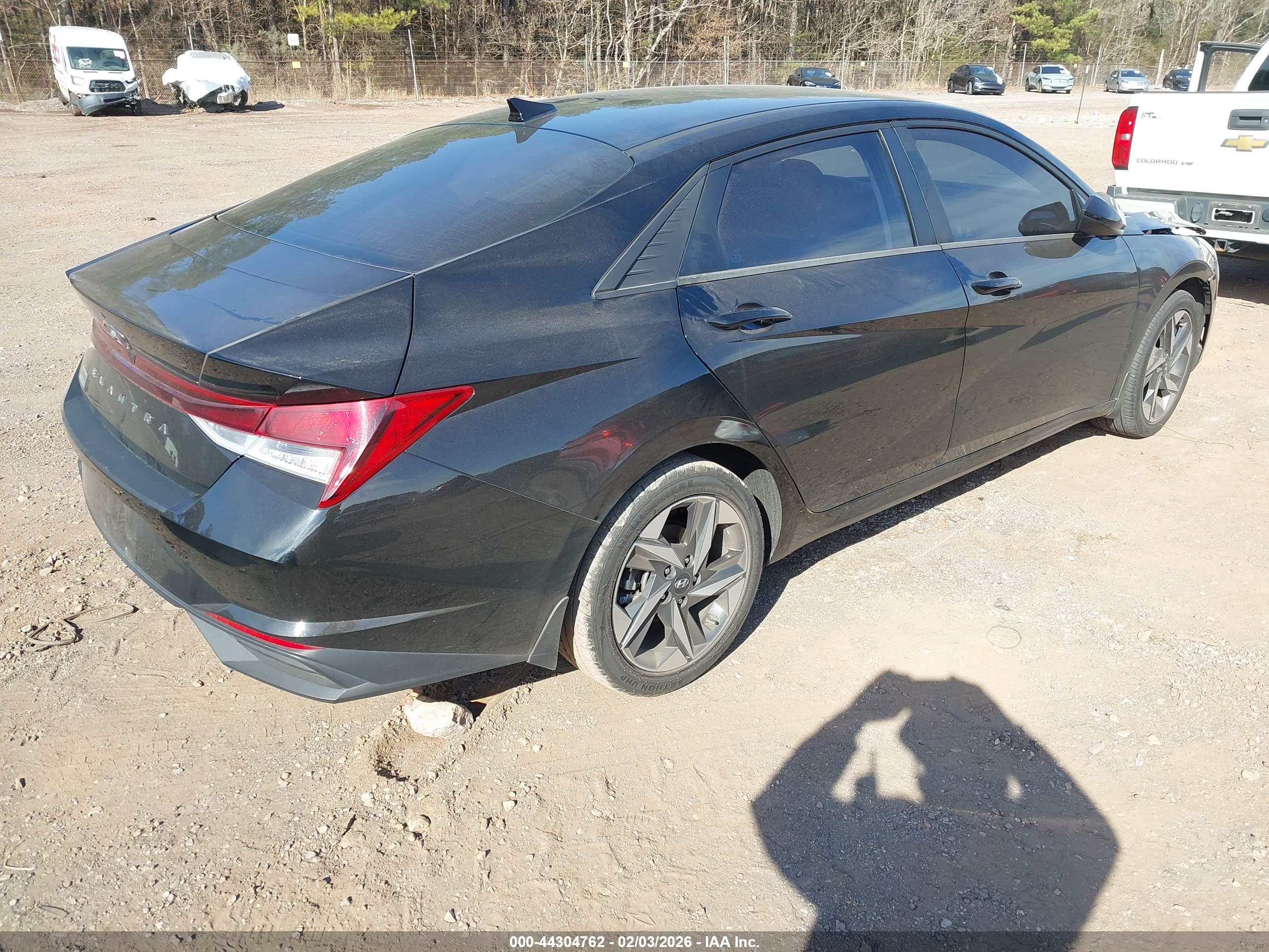 HYUNDAI ELANTRA image 4