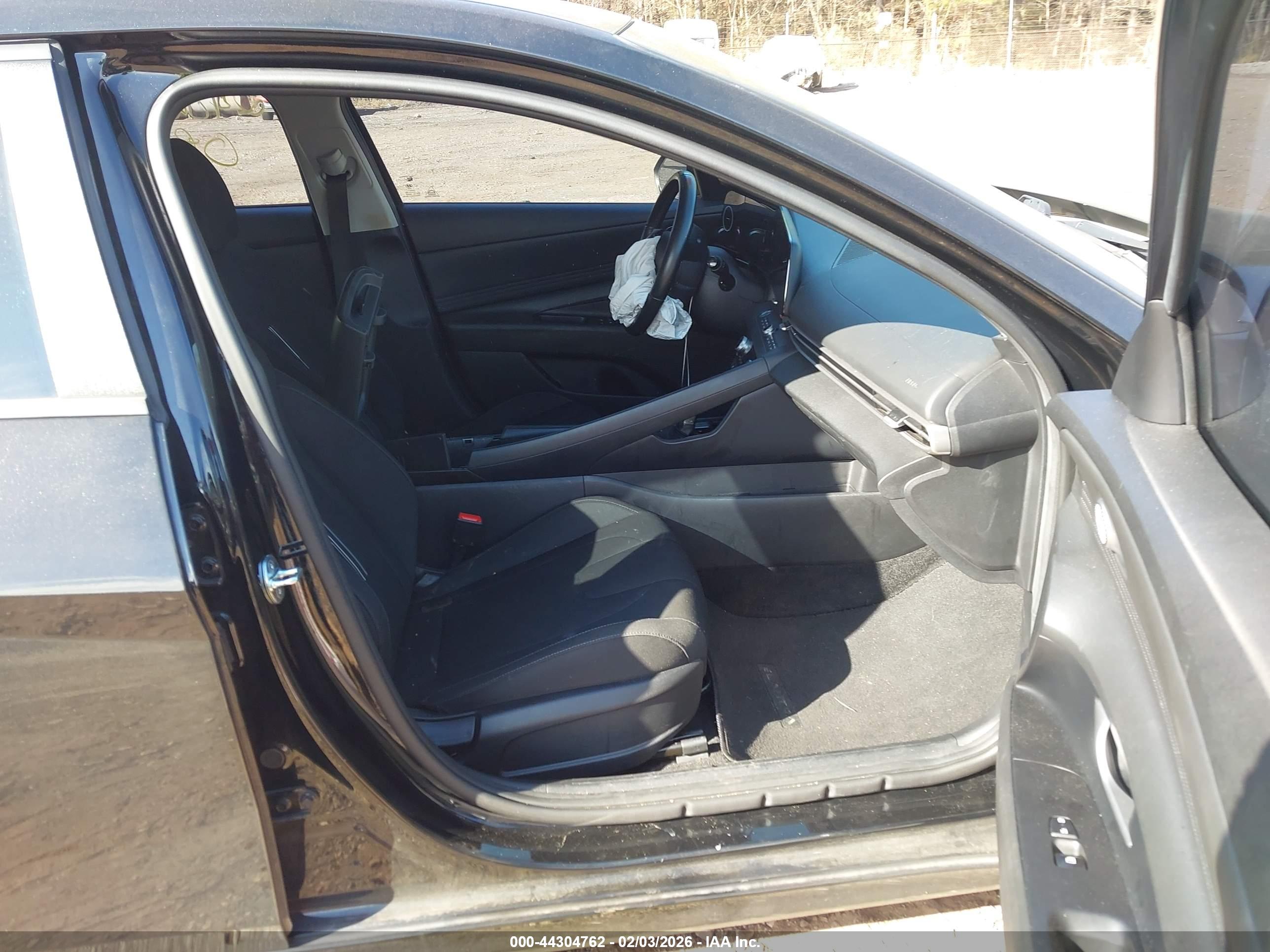 HYUNDAI ELANTRA image 5