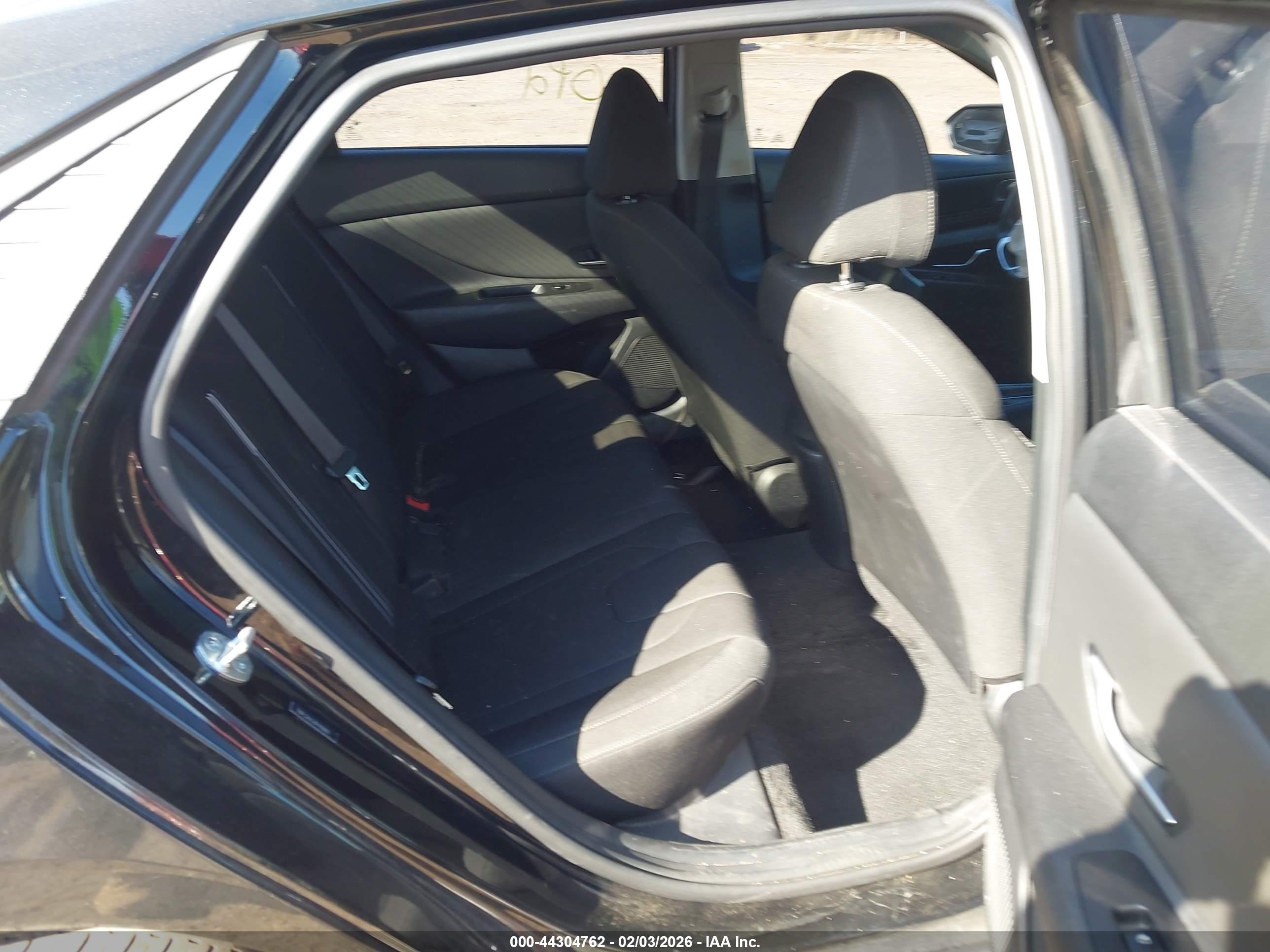 HYUNDAI ELANTRA image 8
