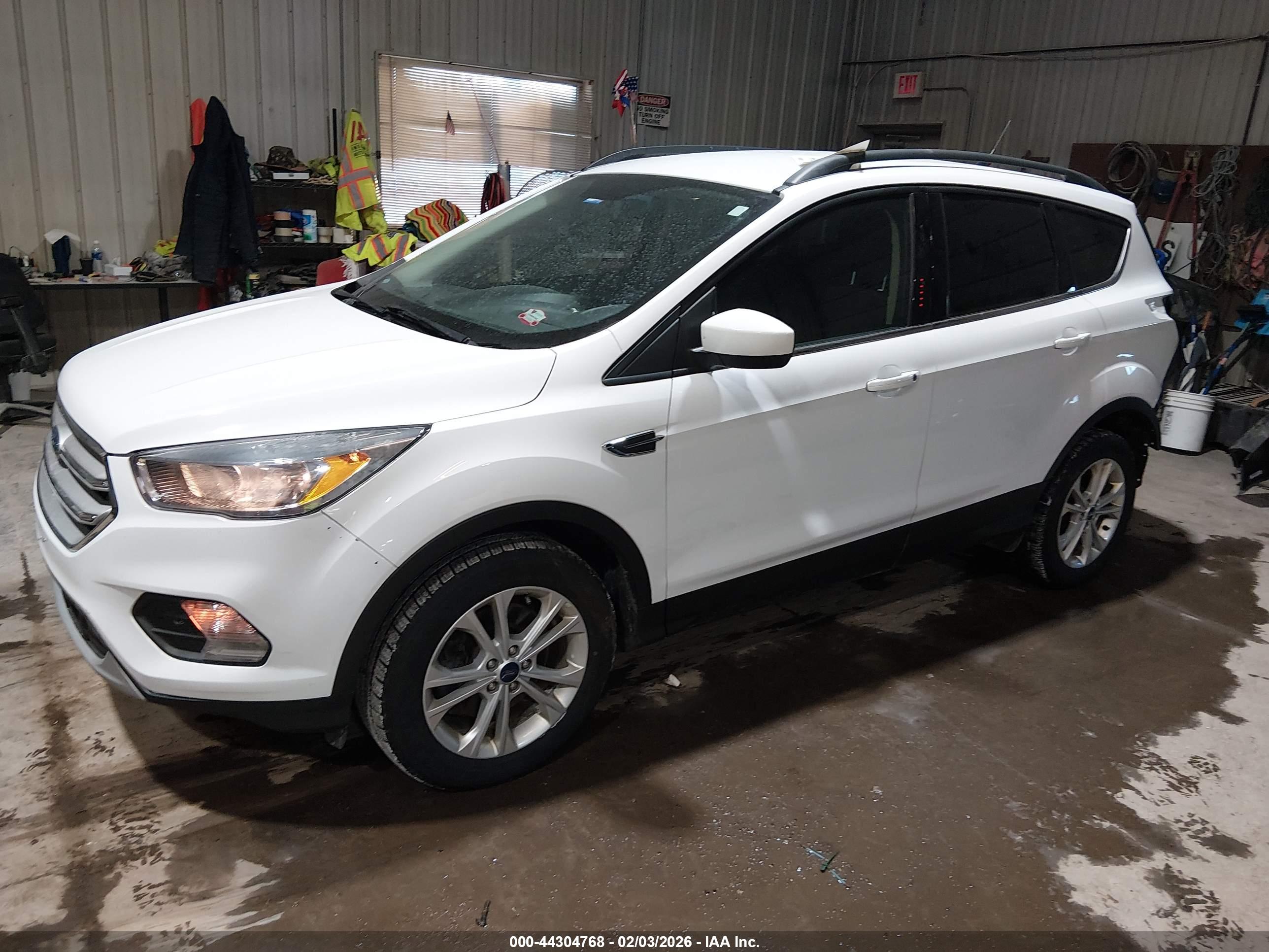 FORD ESCAPE image 2