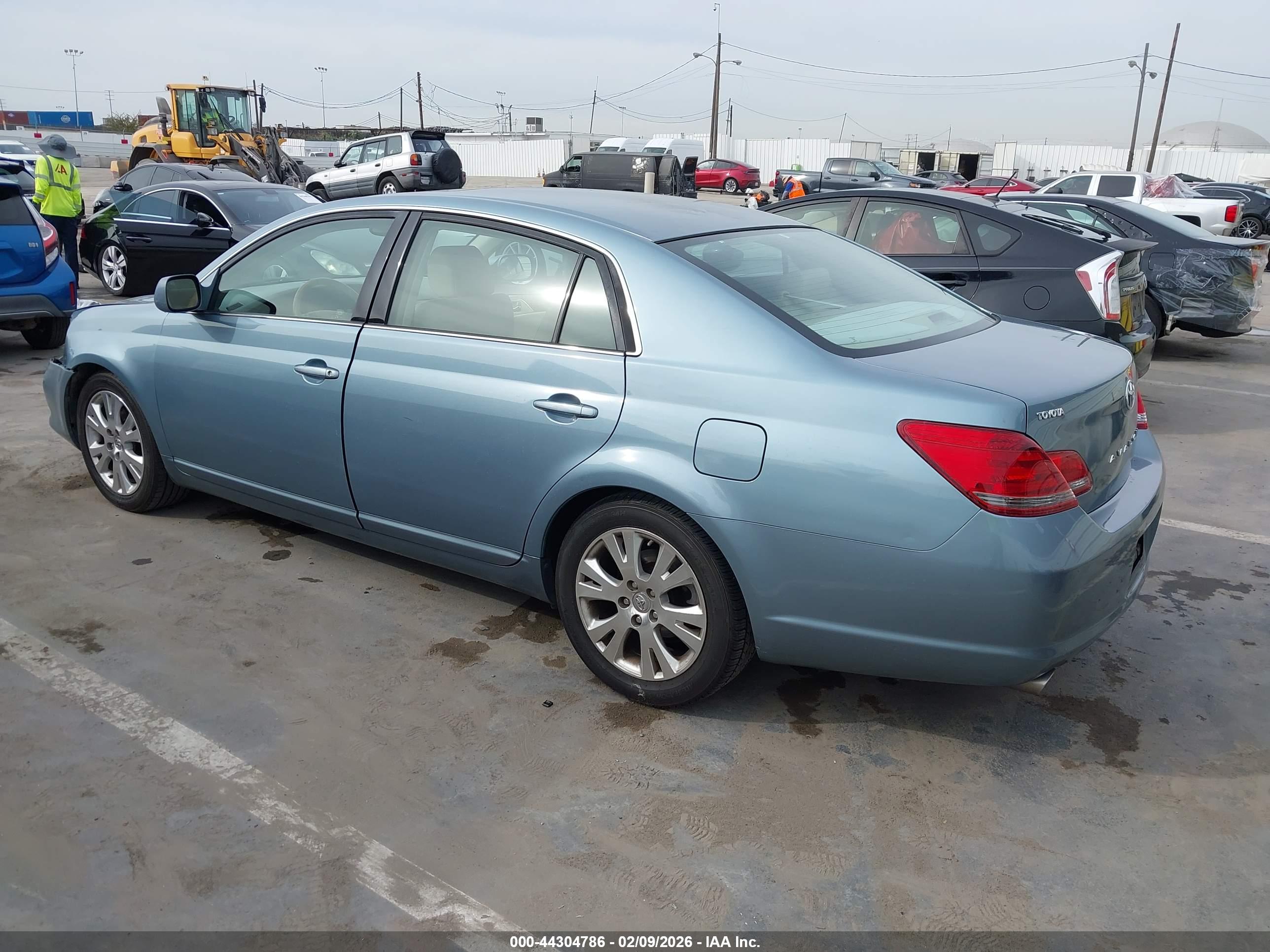 TOYOTA AVALON image 3