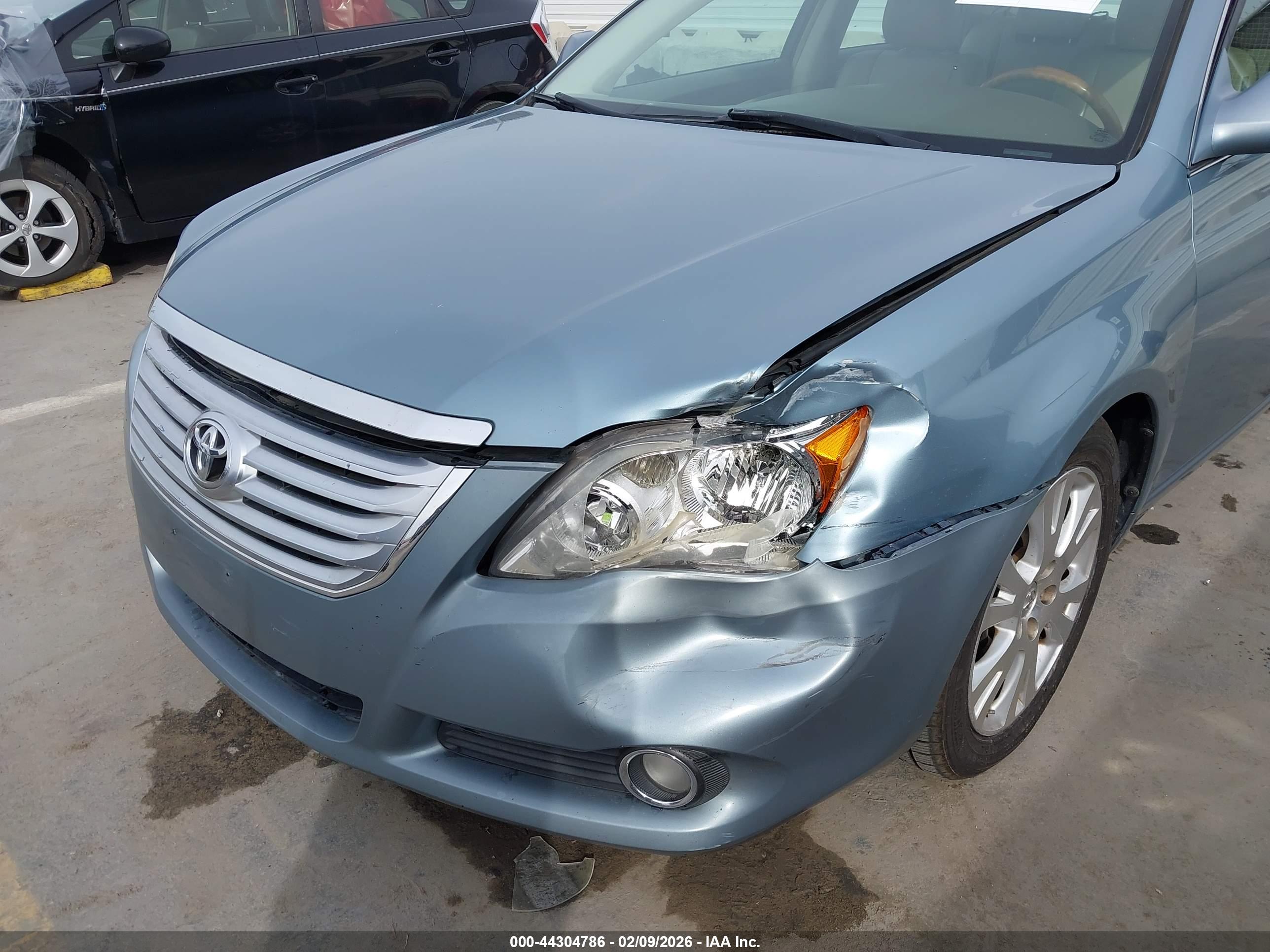 TOYOTA AVALON image 6