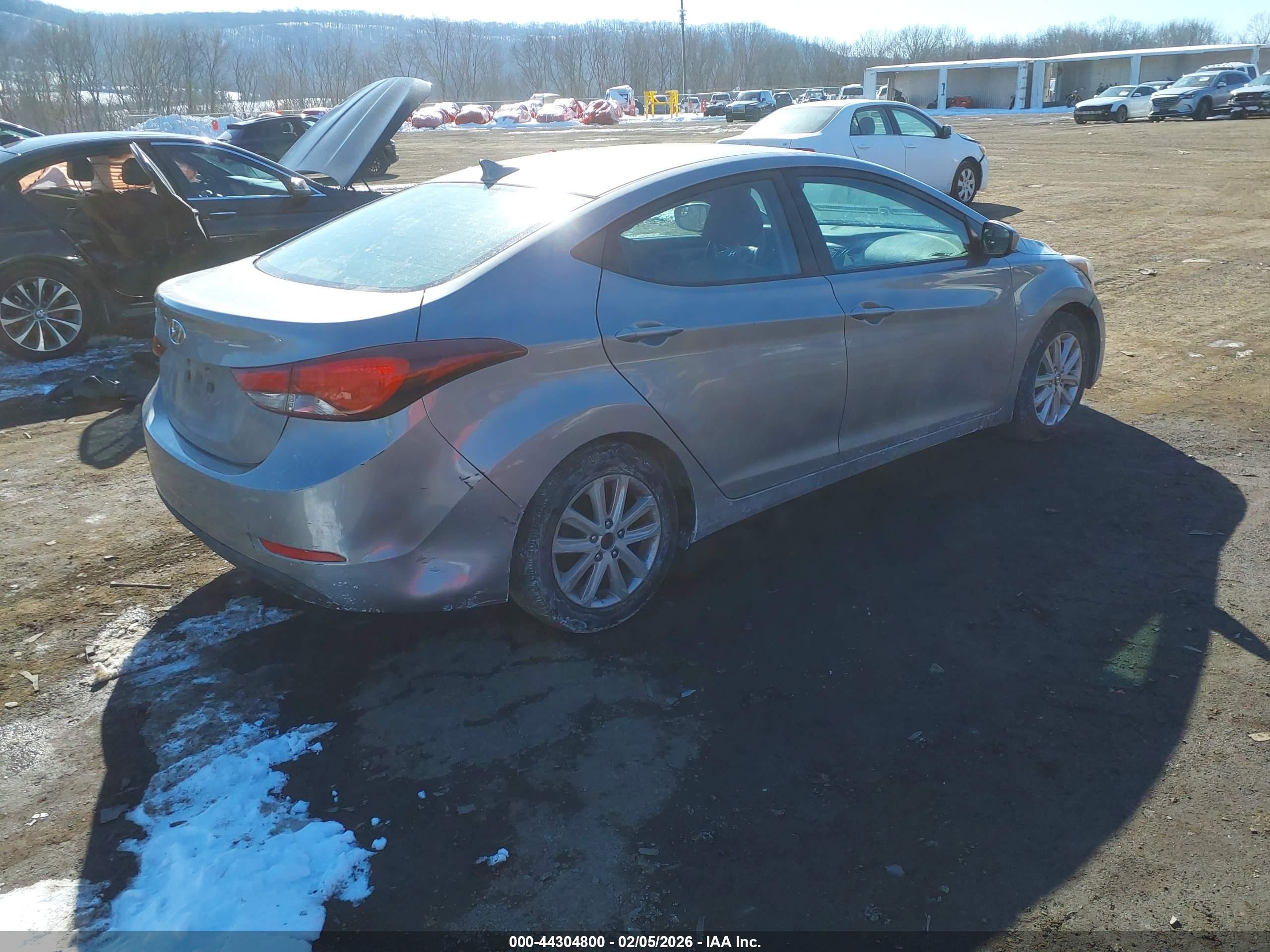HYUNDAI ELANTRA image 4
