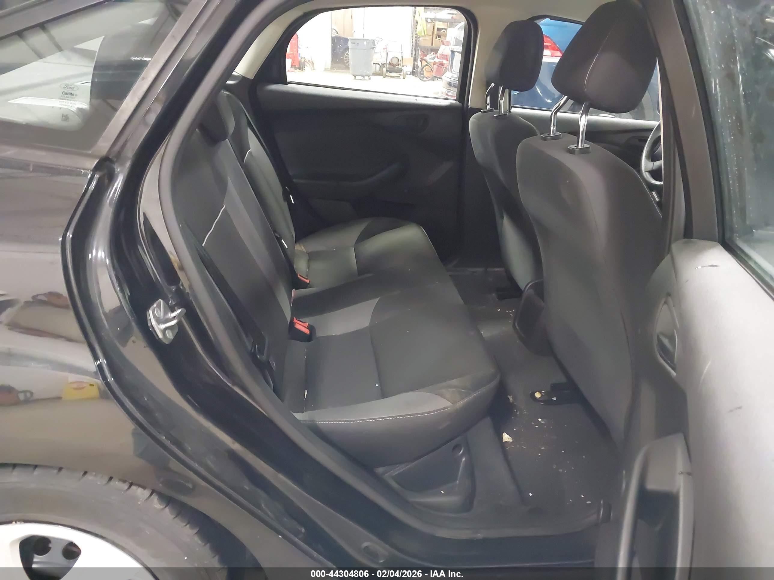 FORD FOCUS image 8