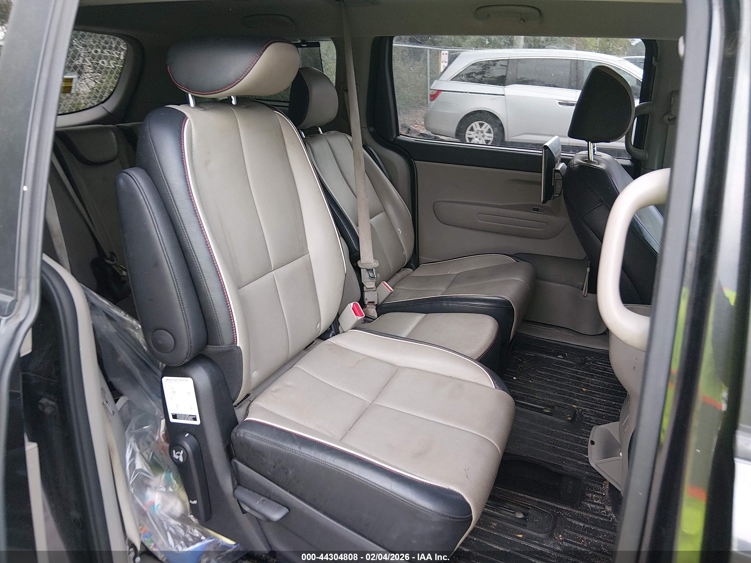 KIA SEDONA image 8