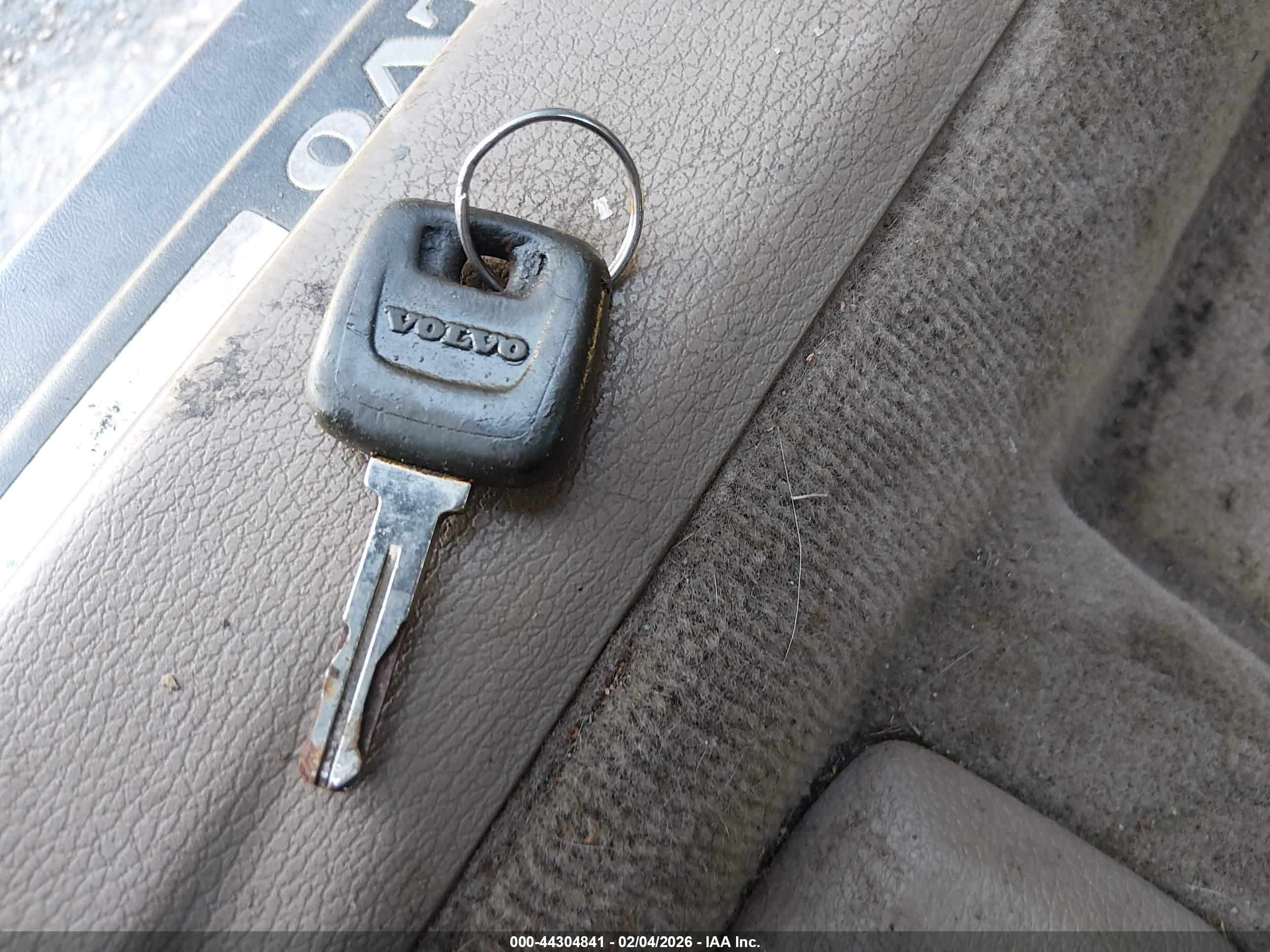VOLVO V70 image 11