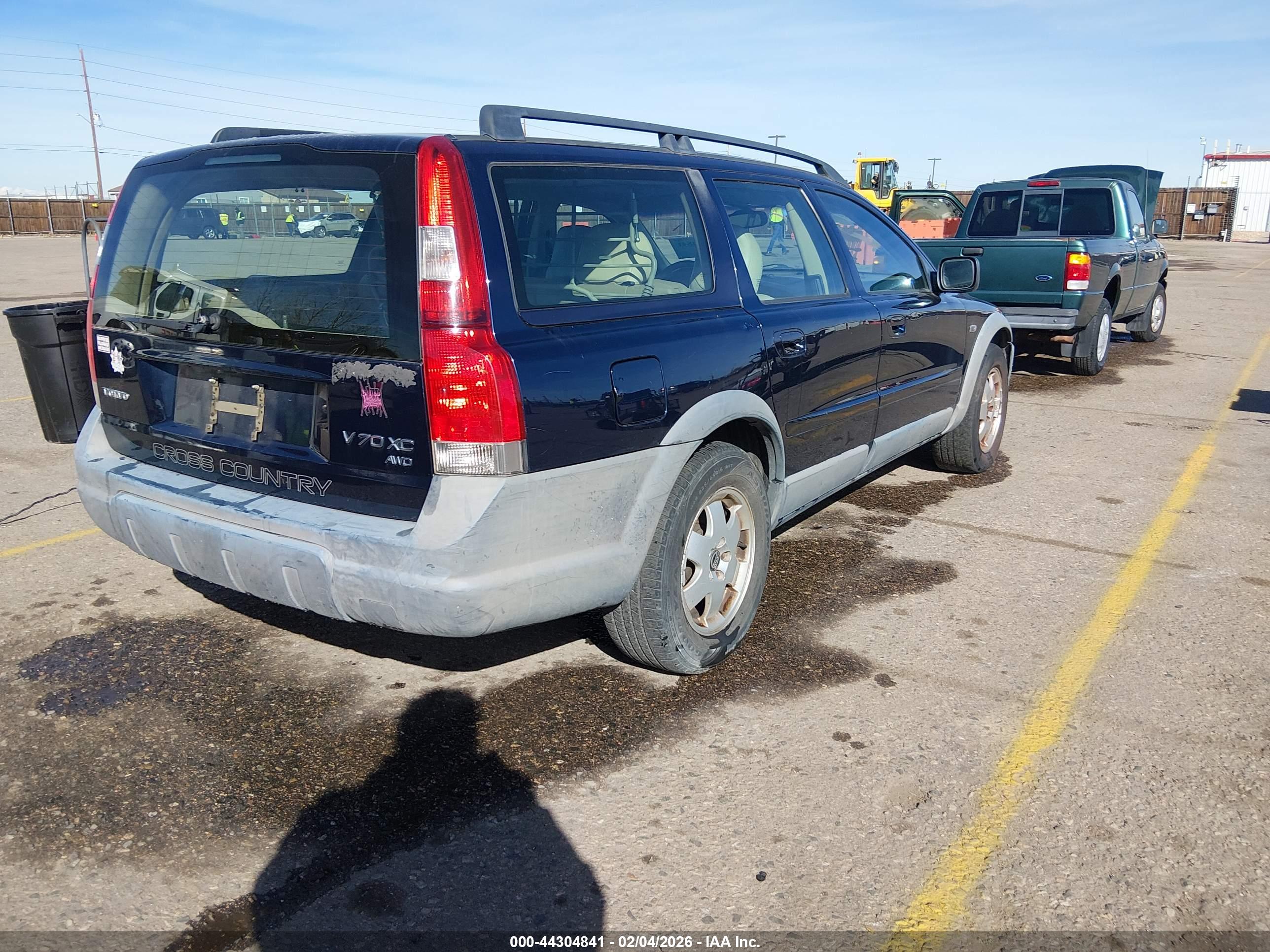 VOLVO V70 image 4