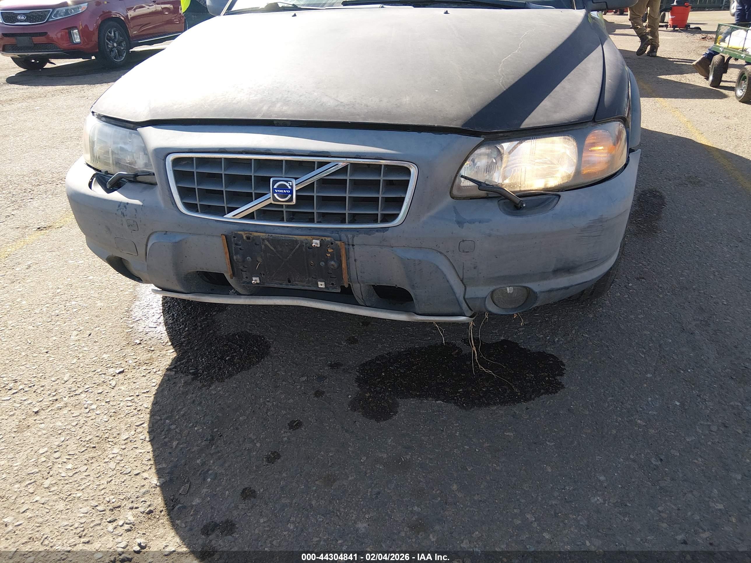 VOLVO V70 image 6