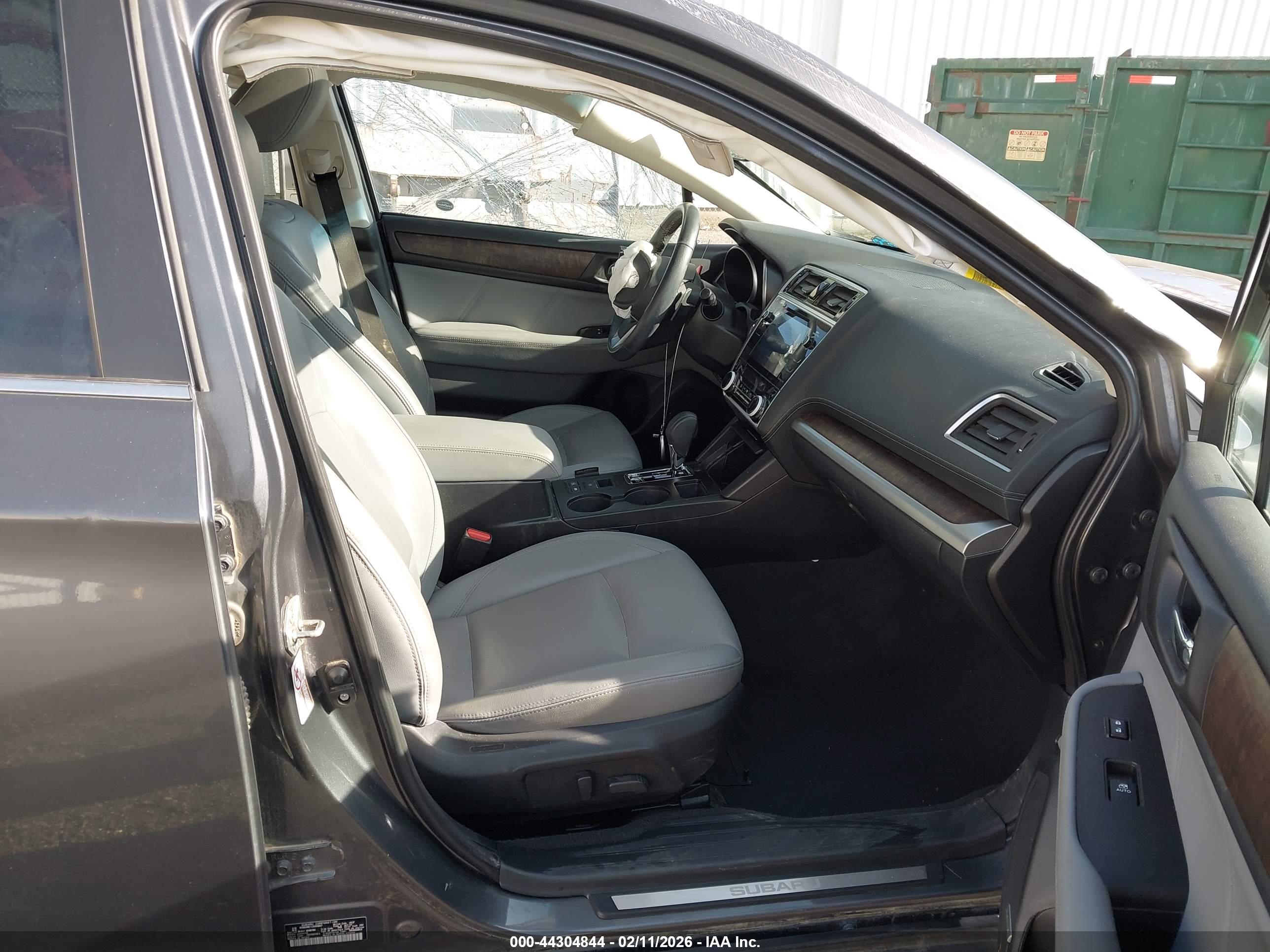 SUBARU OUTBACK image 5