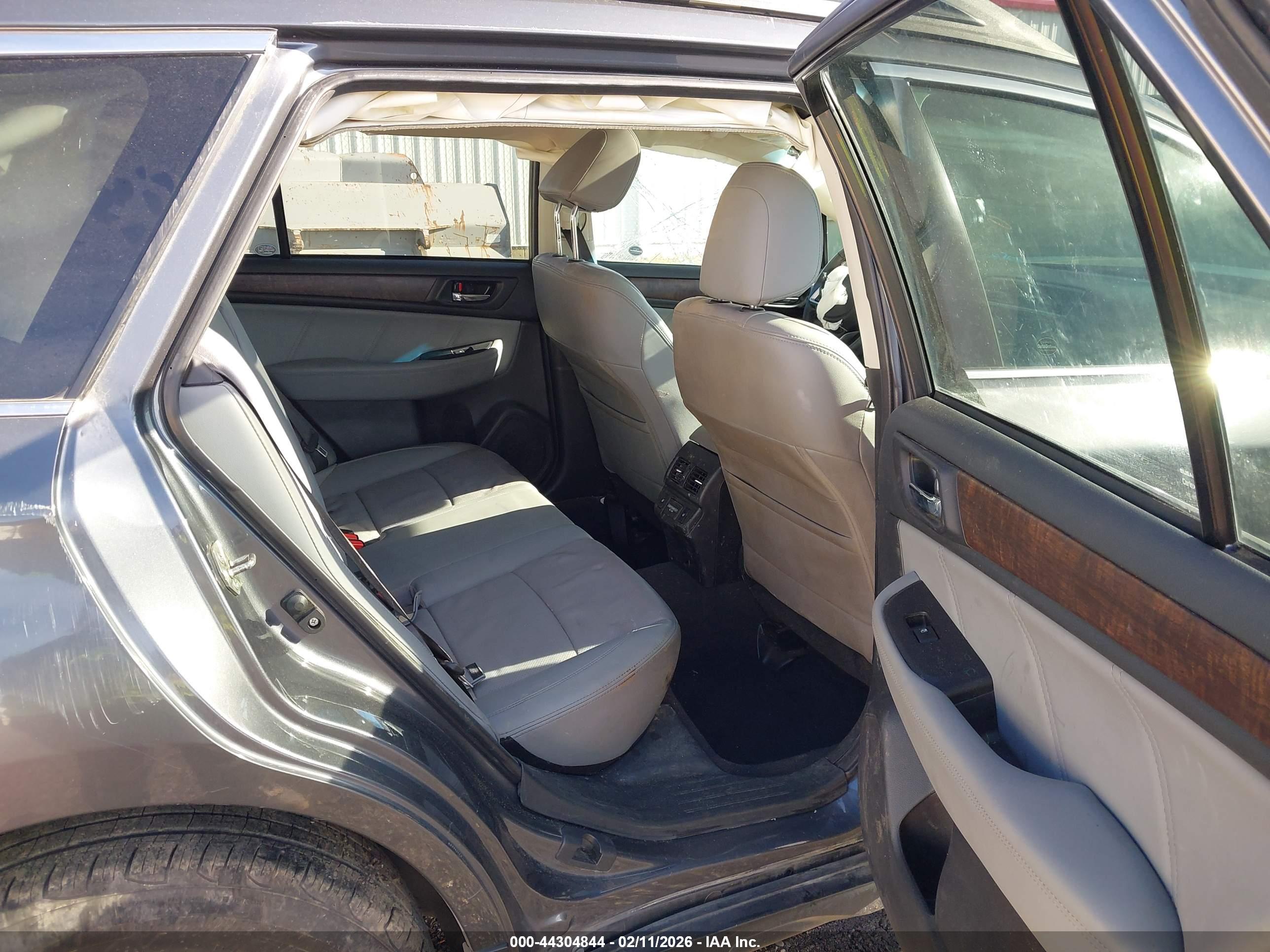 SUBARU OUTBACK image 8