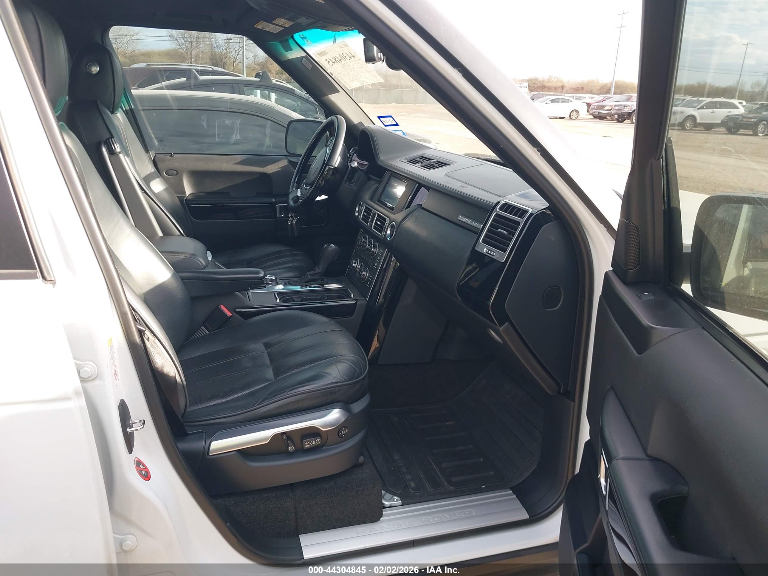 LAND ROVER image 5