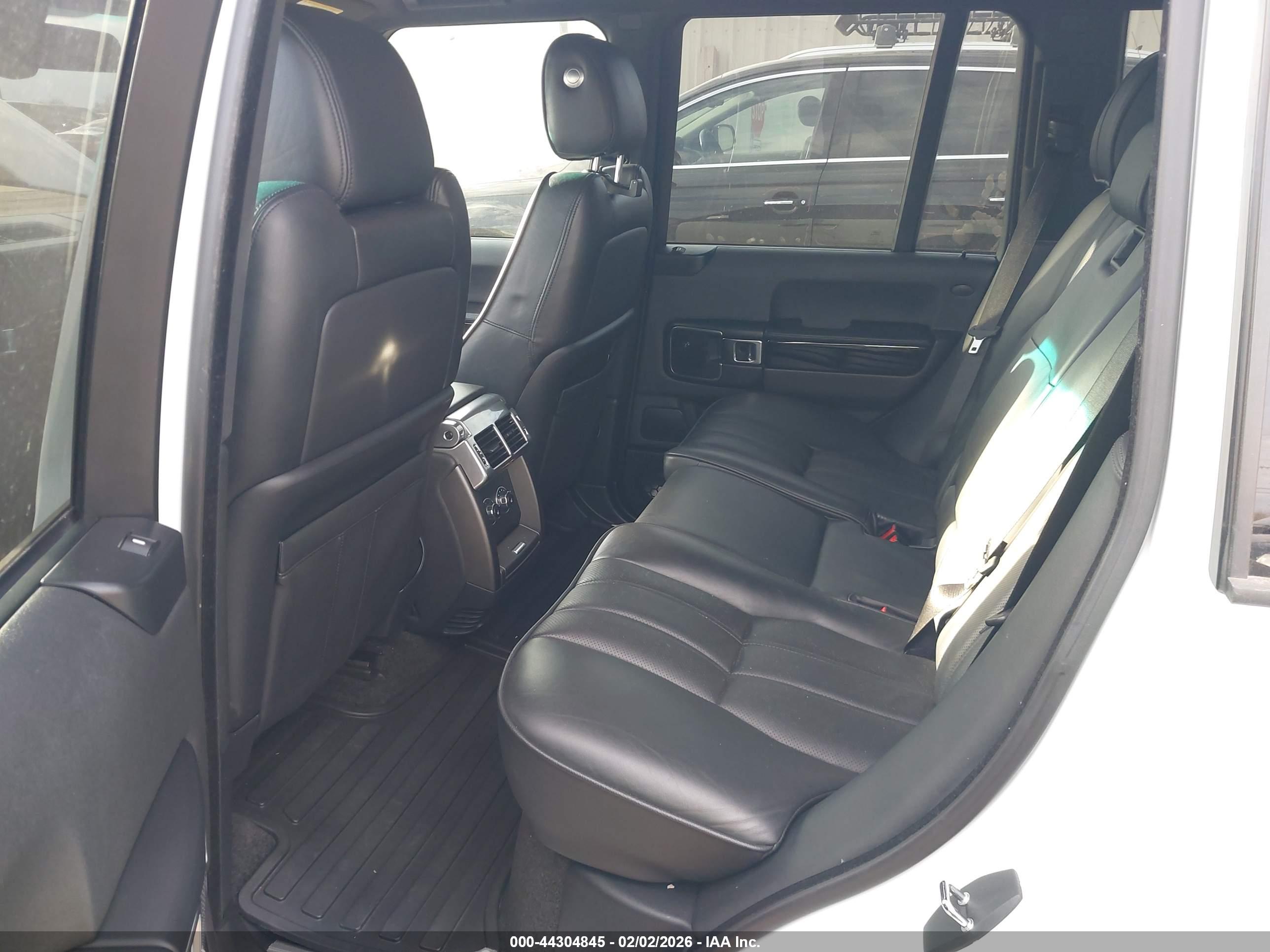 LAND ROVER image 8
