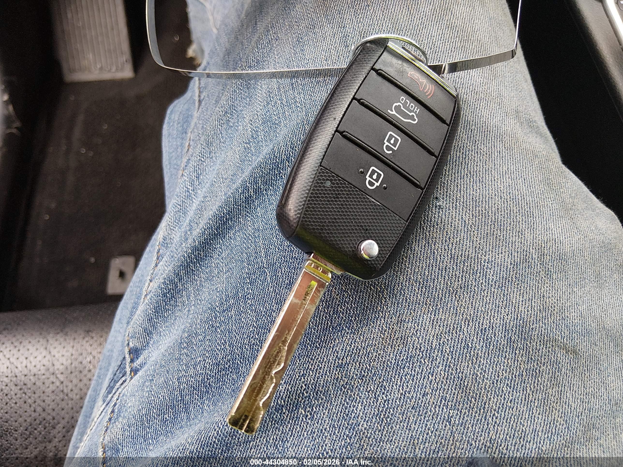 KIA SPORTAGE image 11