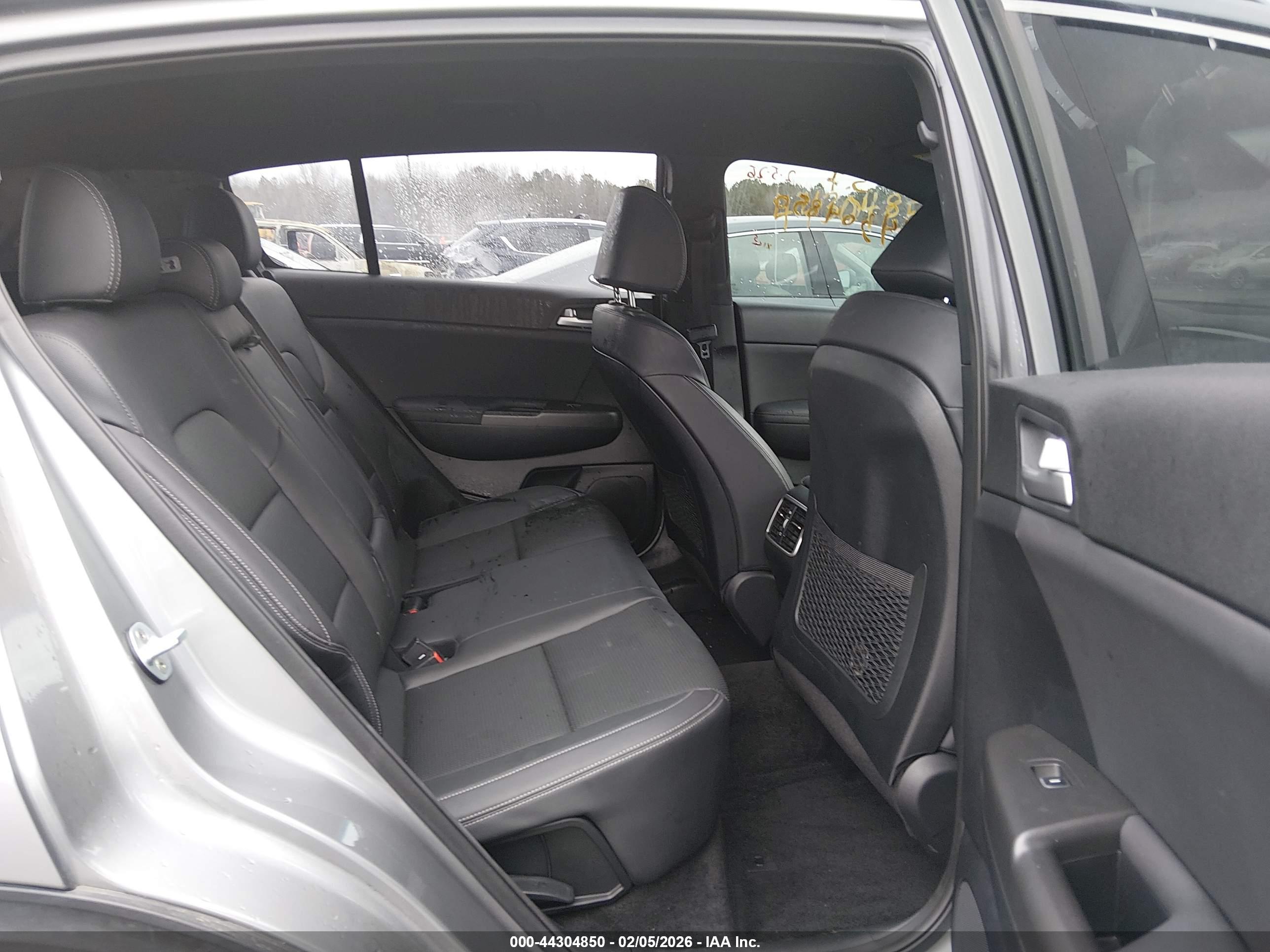 KIA SPORTAGE image 8