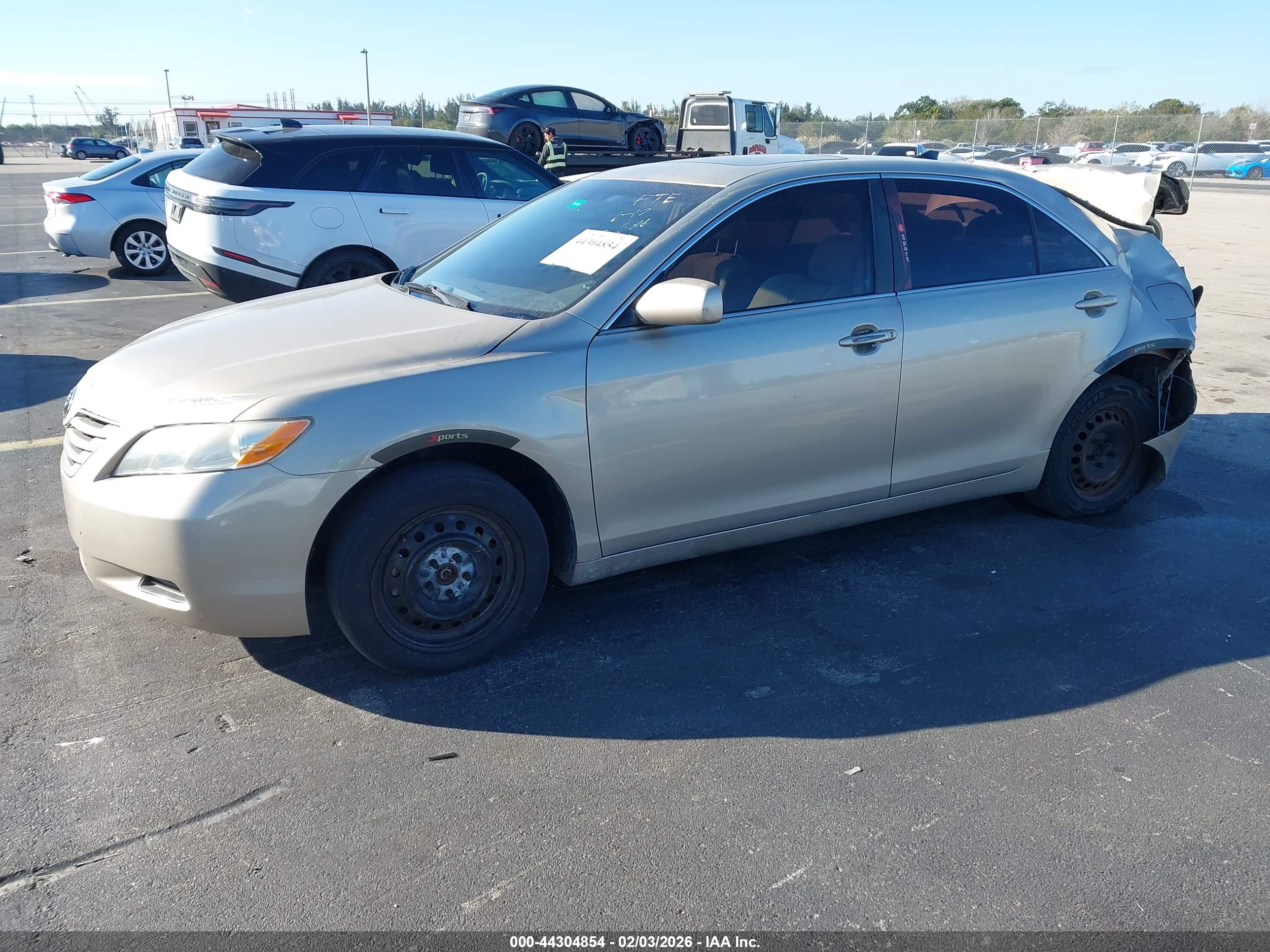 TOYOTA CAMRY image 2