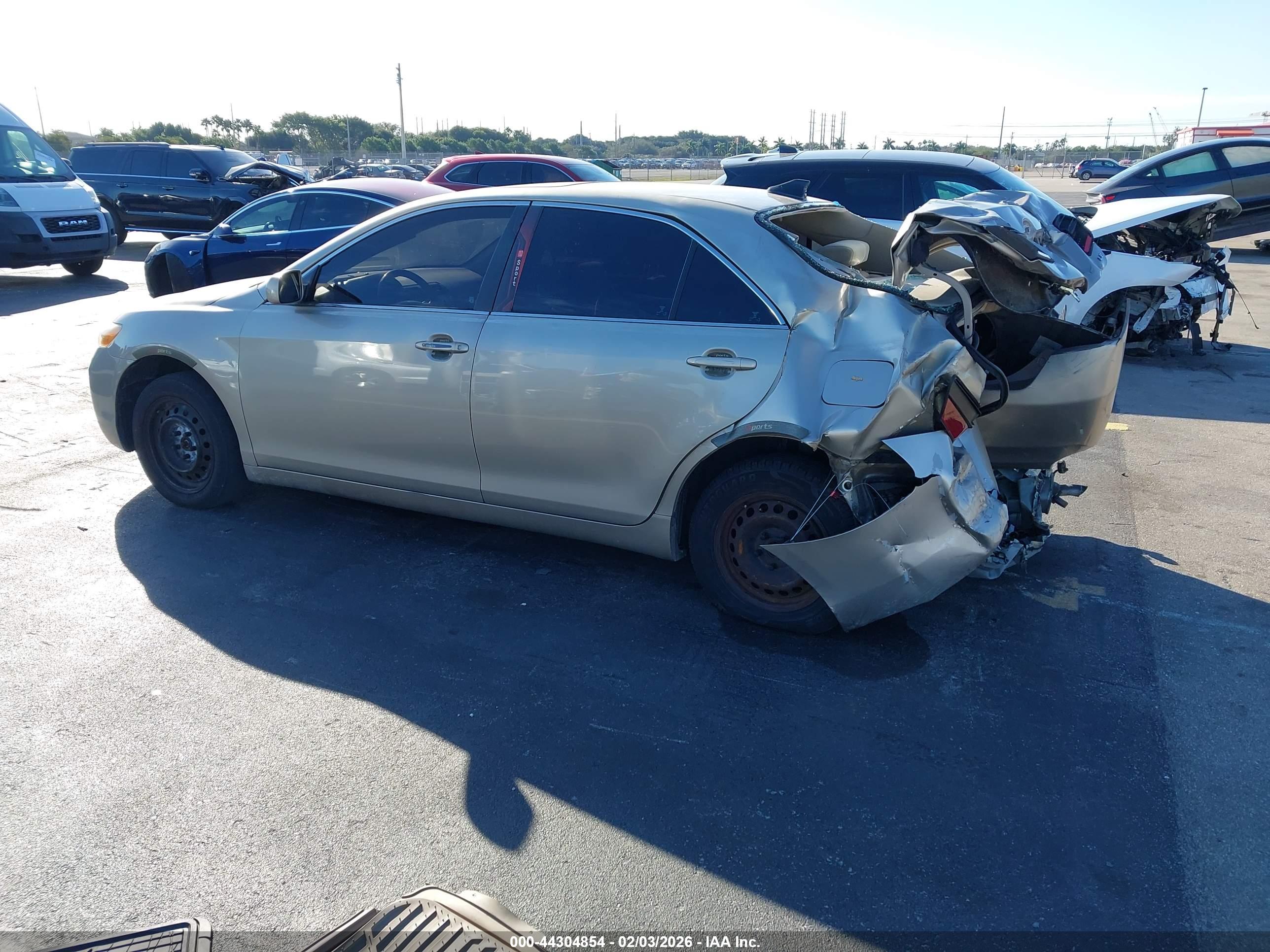 TOYOTA CAMRY image 3