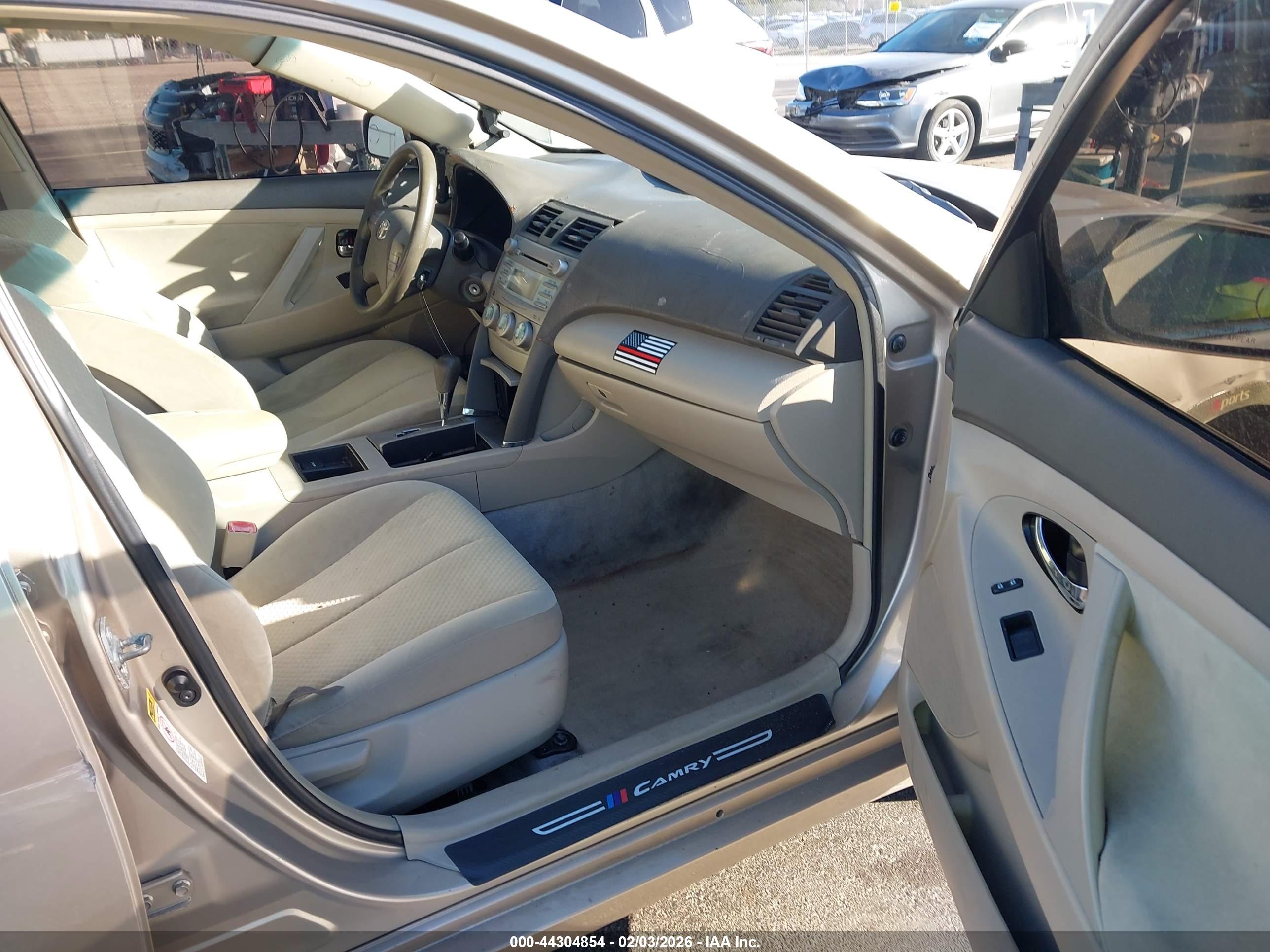 TOYOTA CAMRY image 5