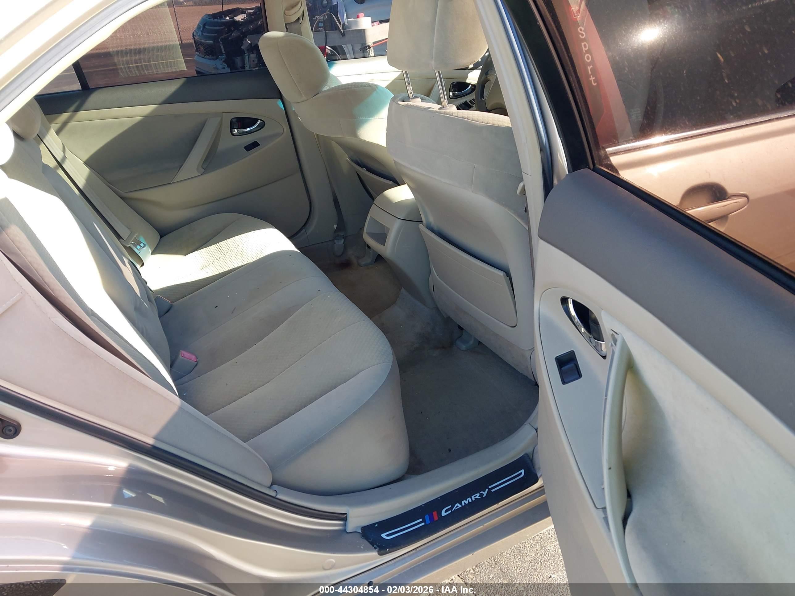 TOYOTA CAMRY image 8