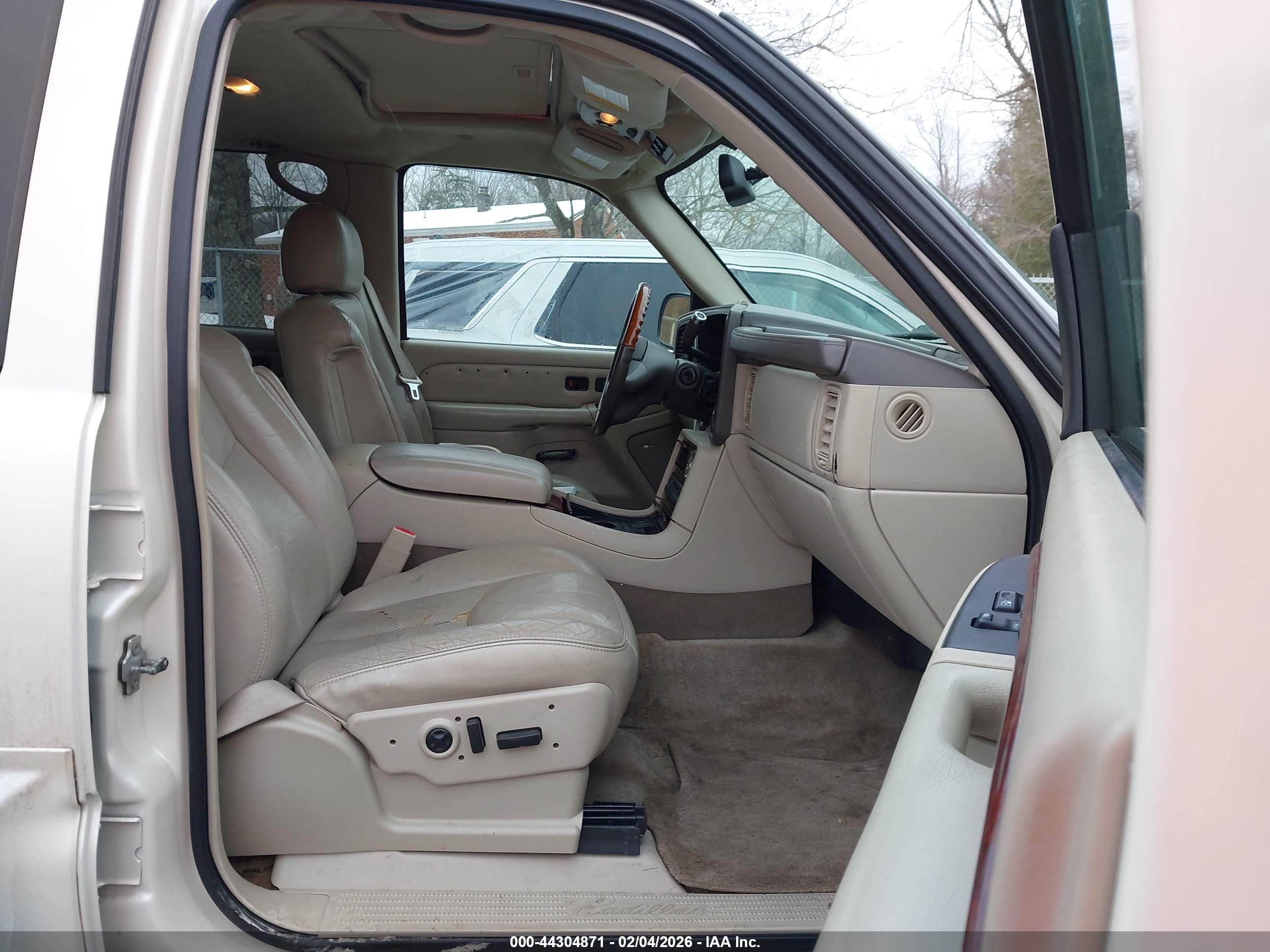 CADILLAC ESCALADE image 5