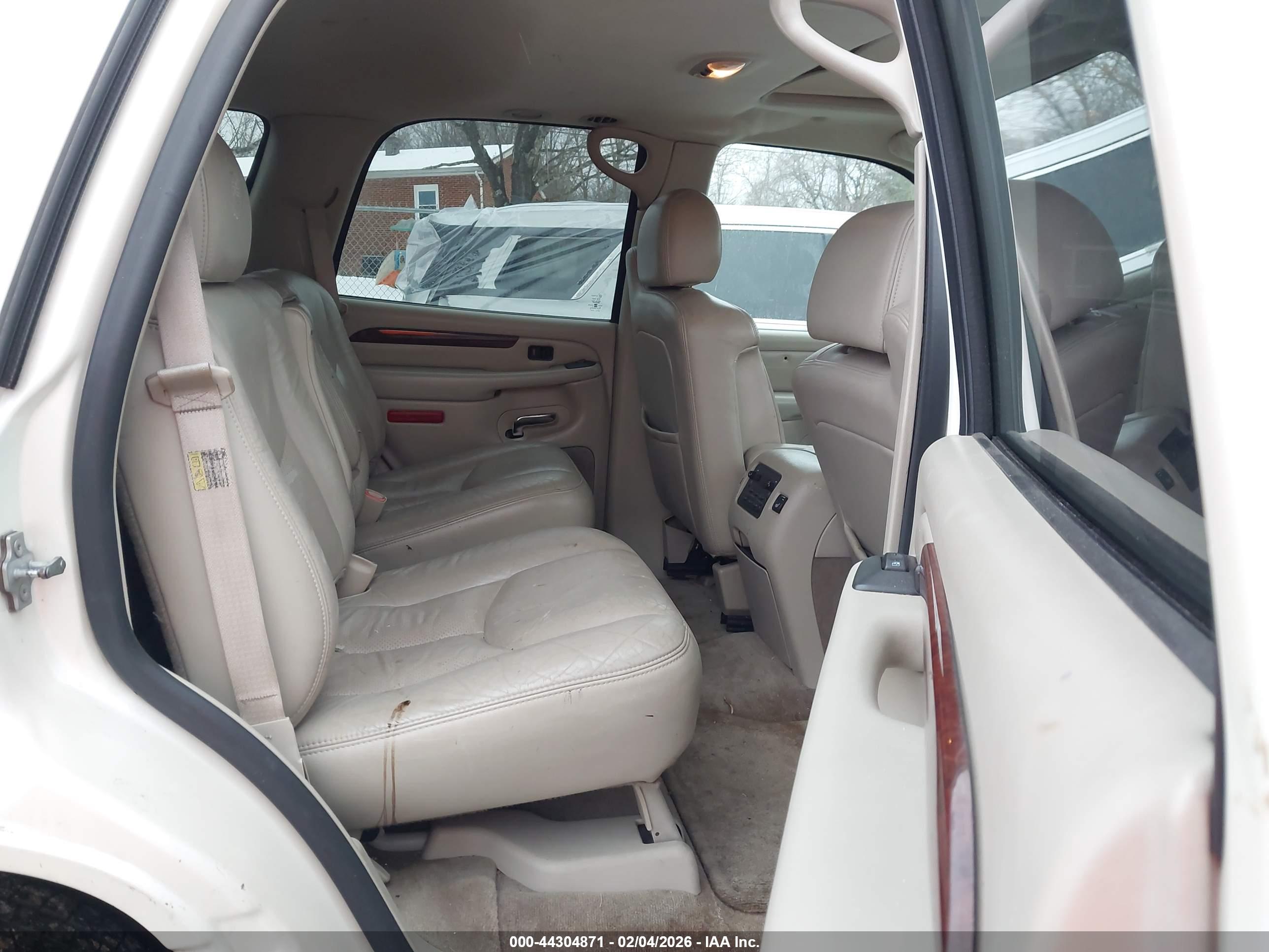 CADILLAC ESCALADE image 8