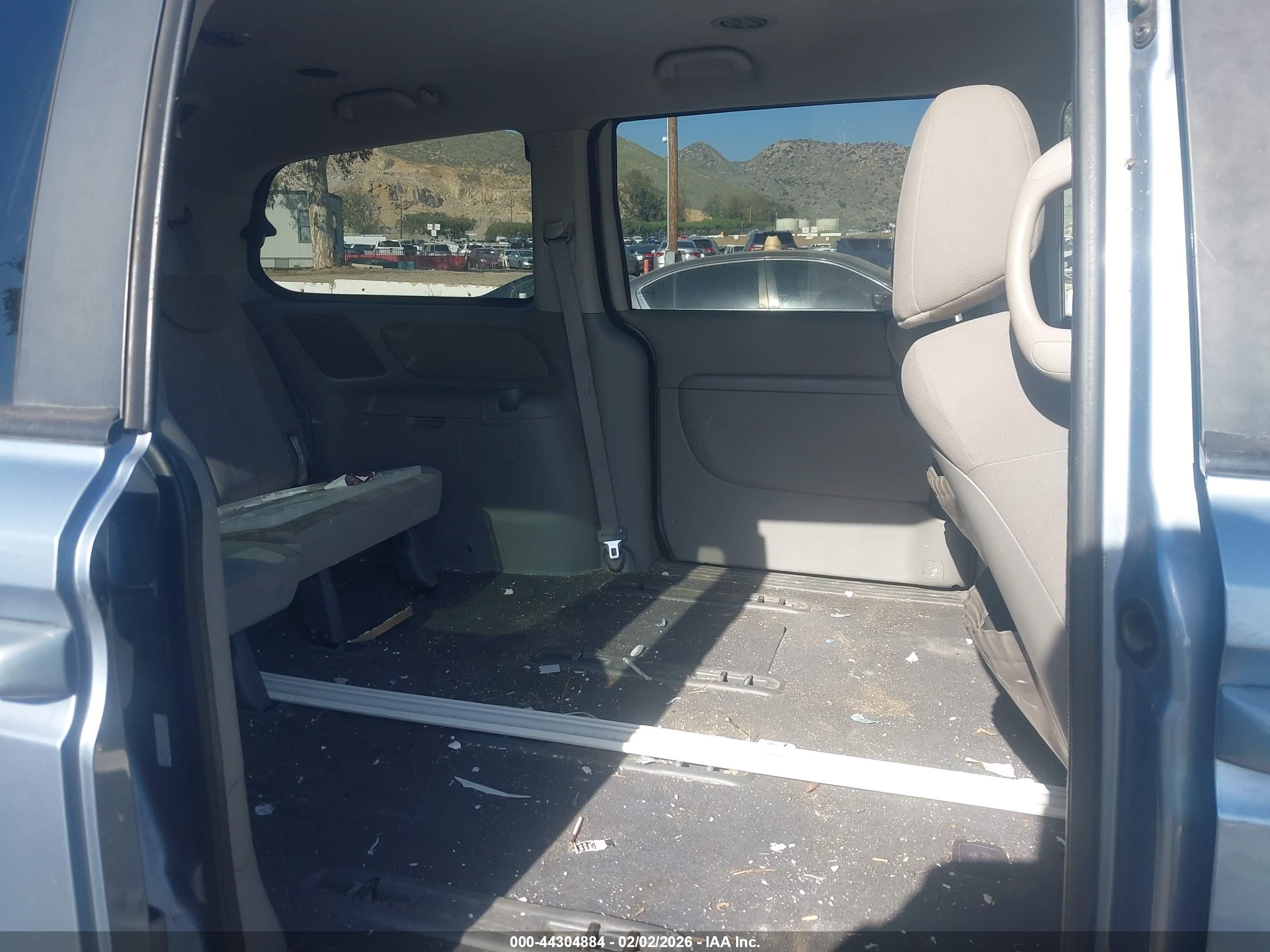 KIA SEDONA image 8
