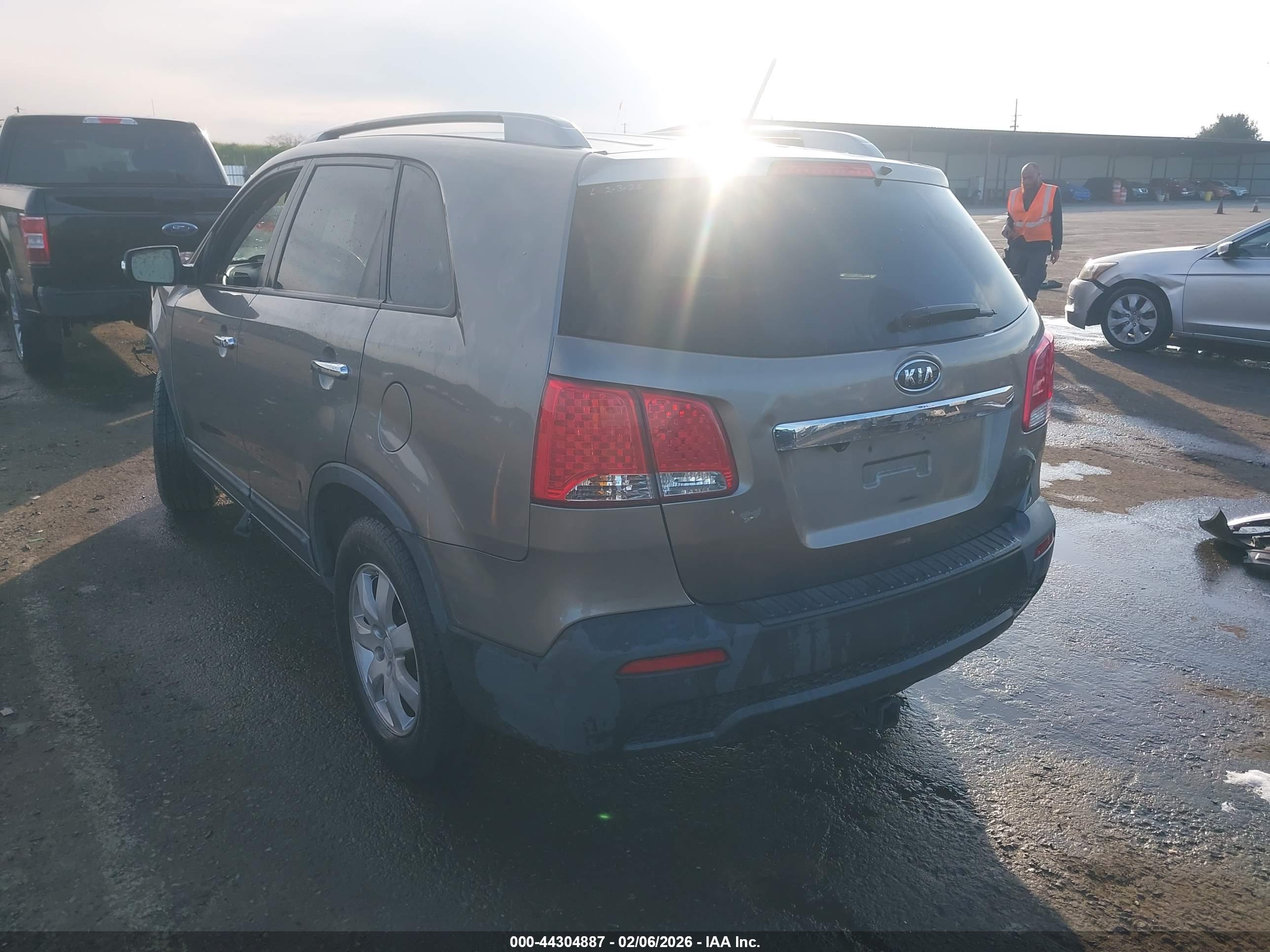 KIA SORENTO image 3