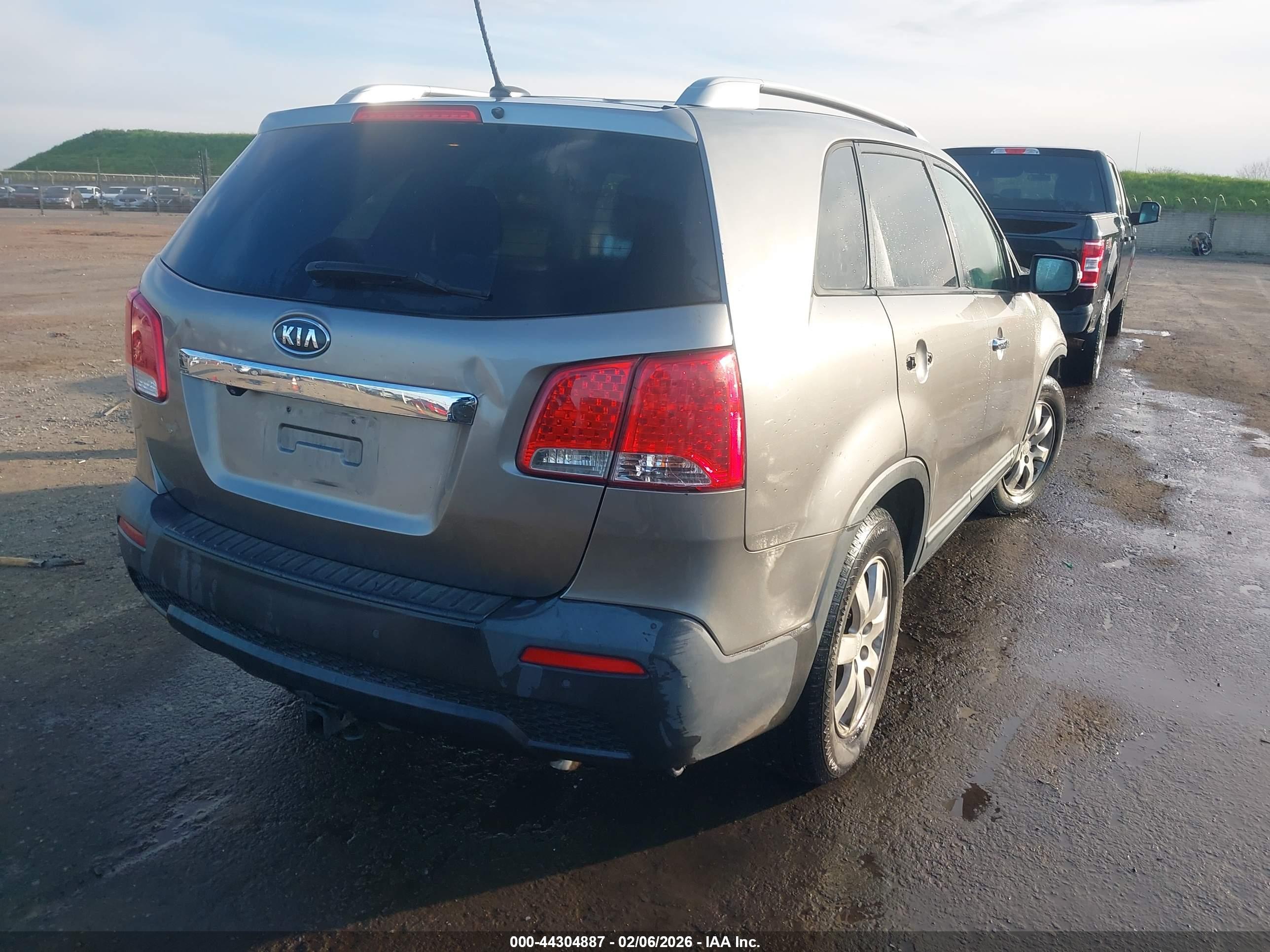 KIA SORENTO image 4