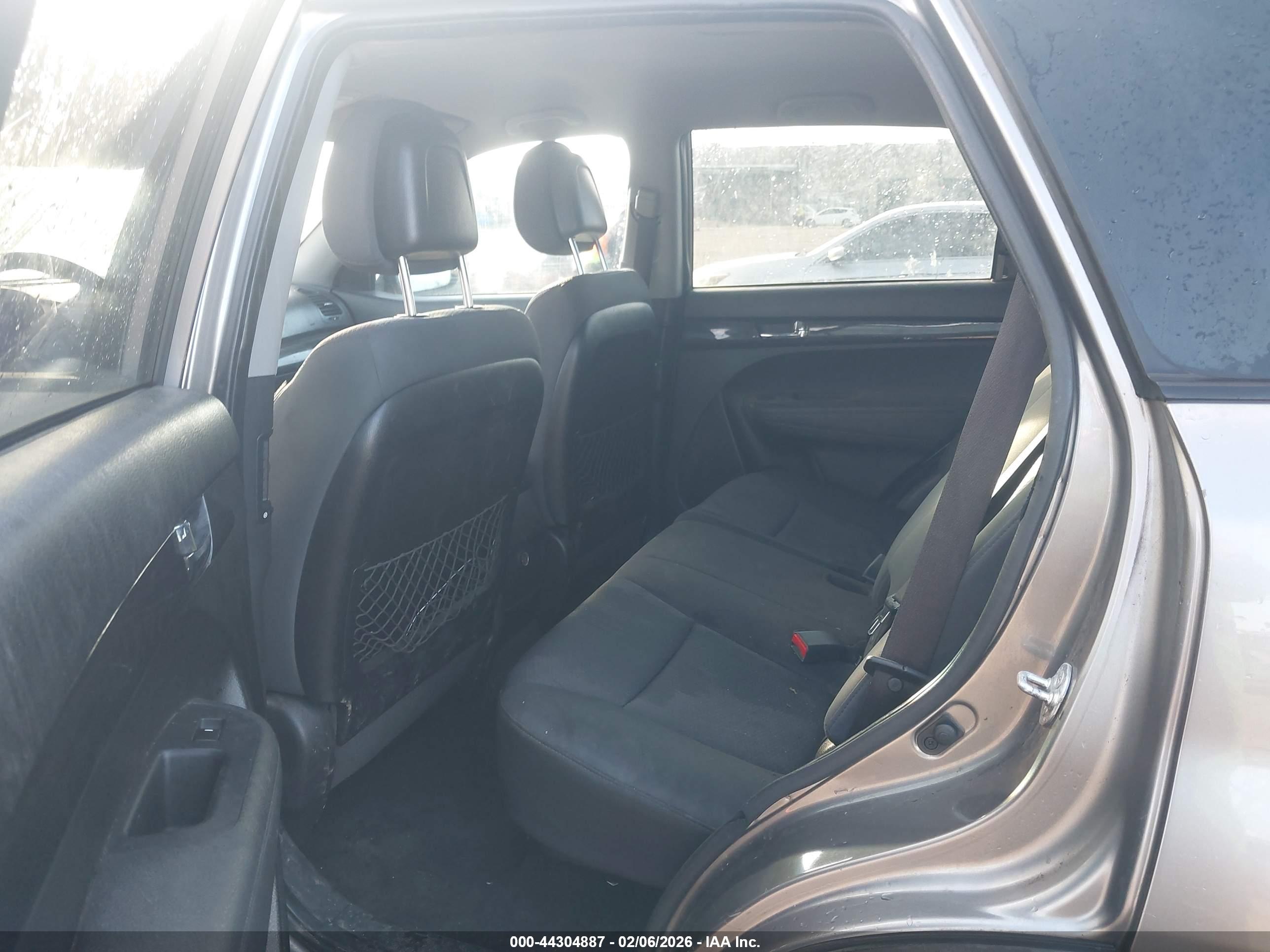 KIA SORENTO image 8