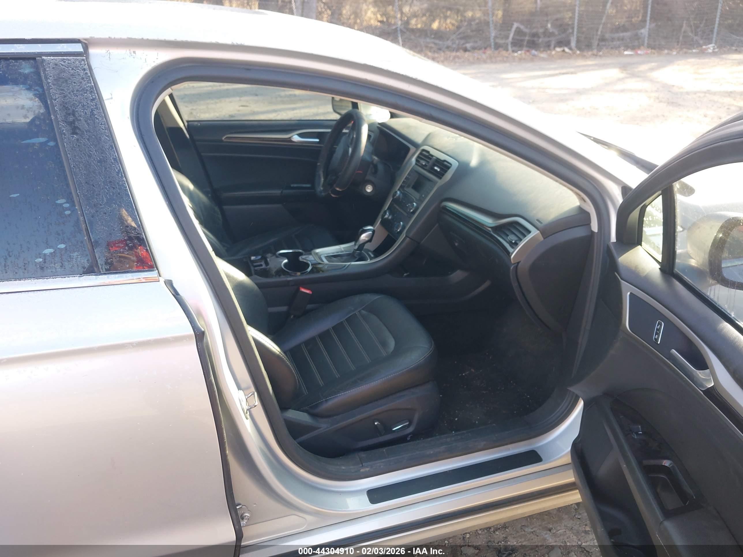 FORD FUSION image 5