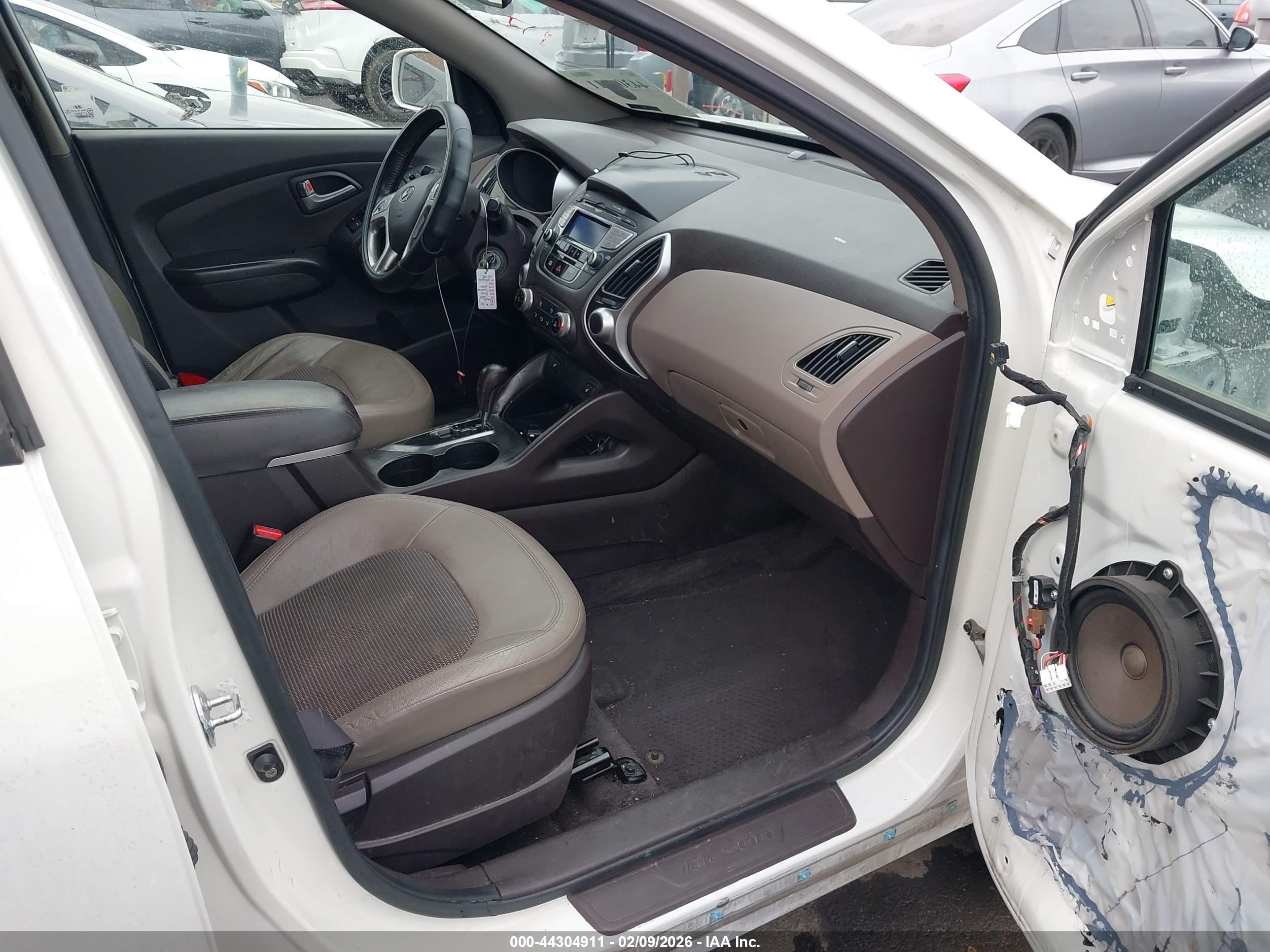 HYUNDAI TUCSON image 5