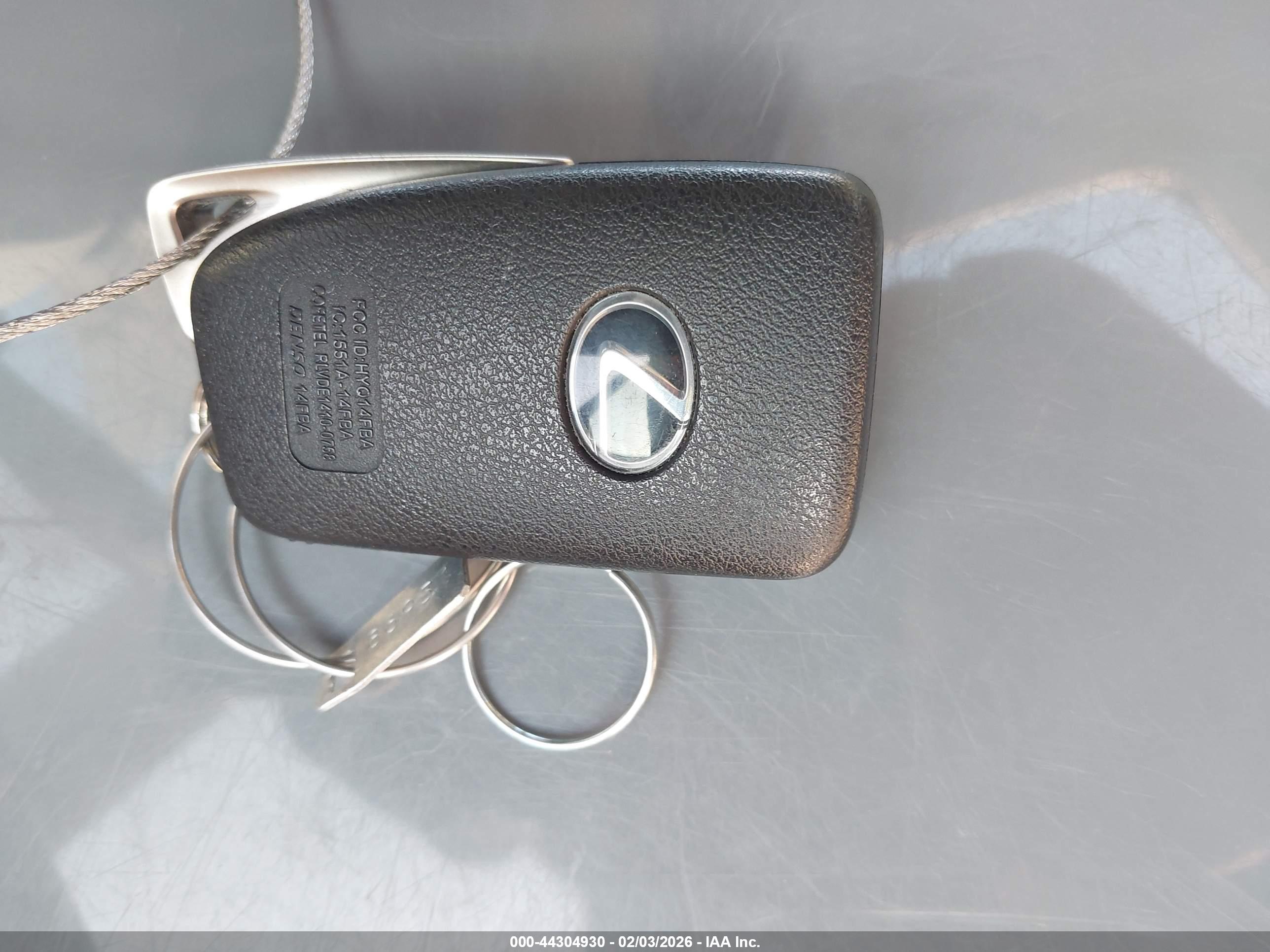 LEXUS ES image 11