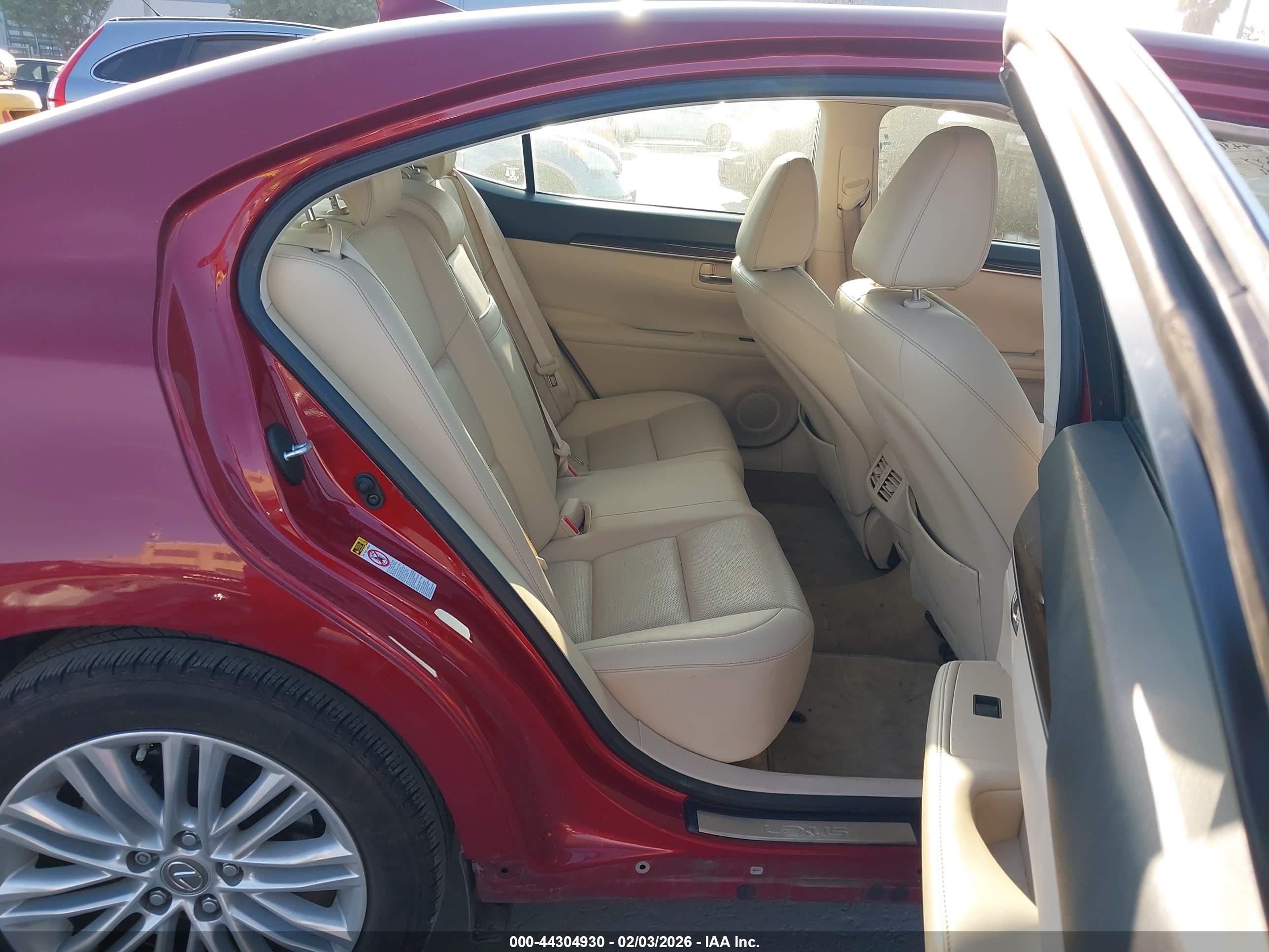 LEXUS ES image 8