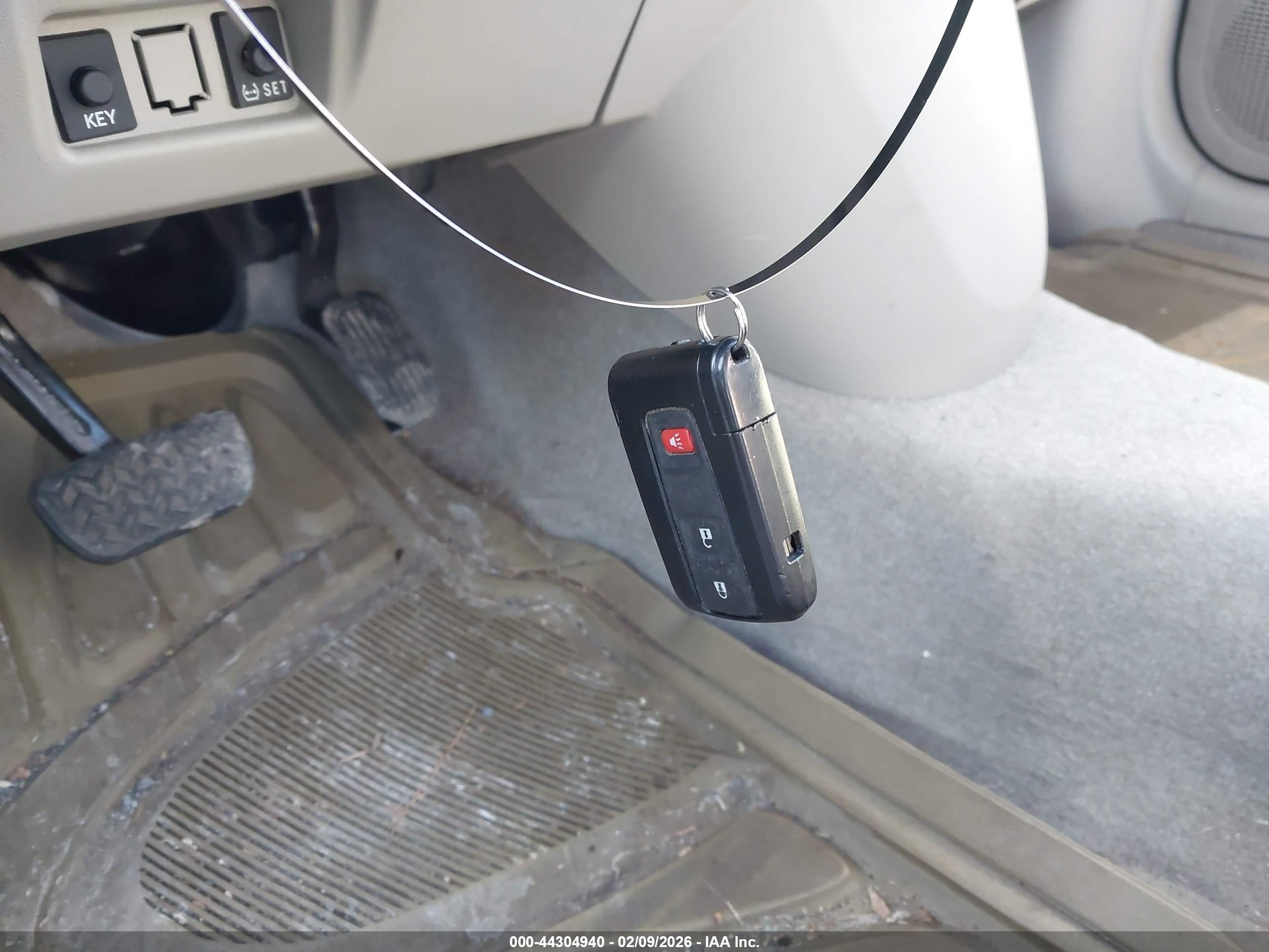 TOYOTA PRIUS image 11