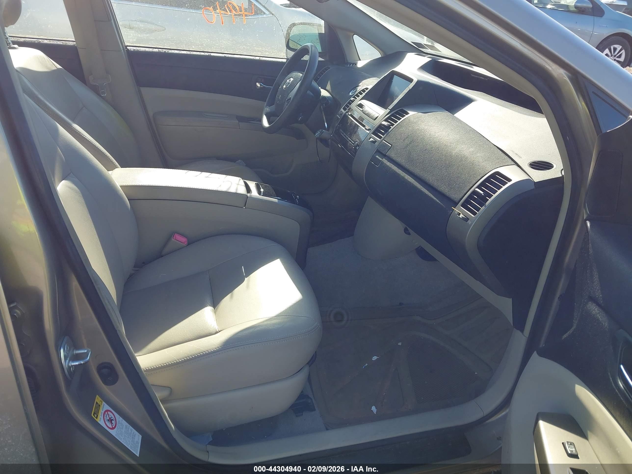 TOYOTA PRIUS image 5