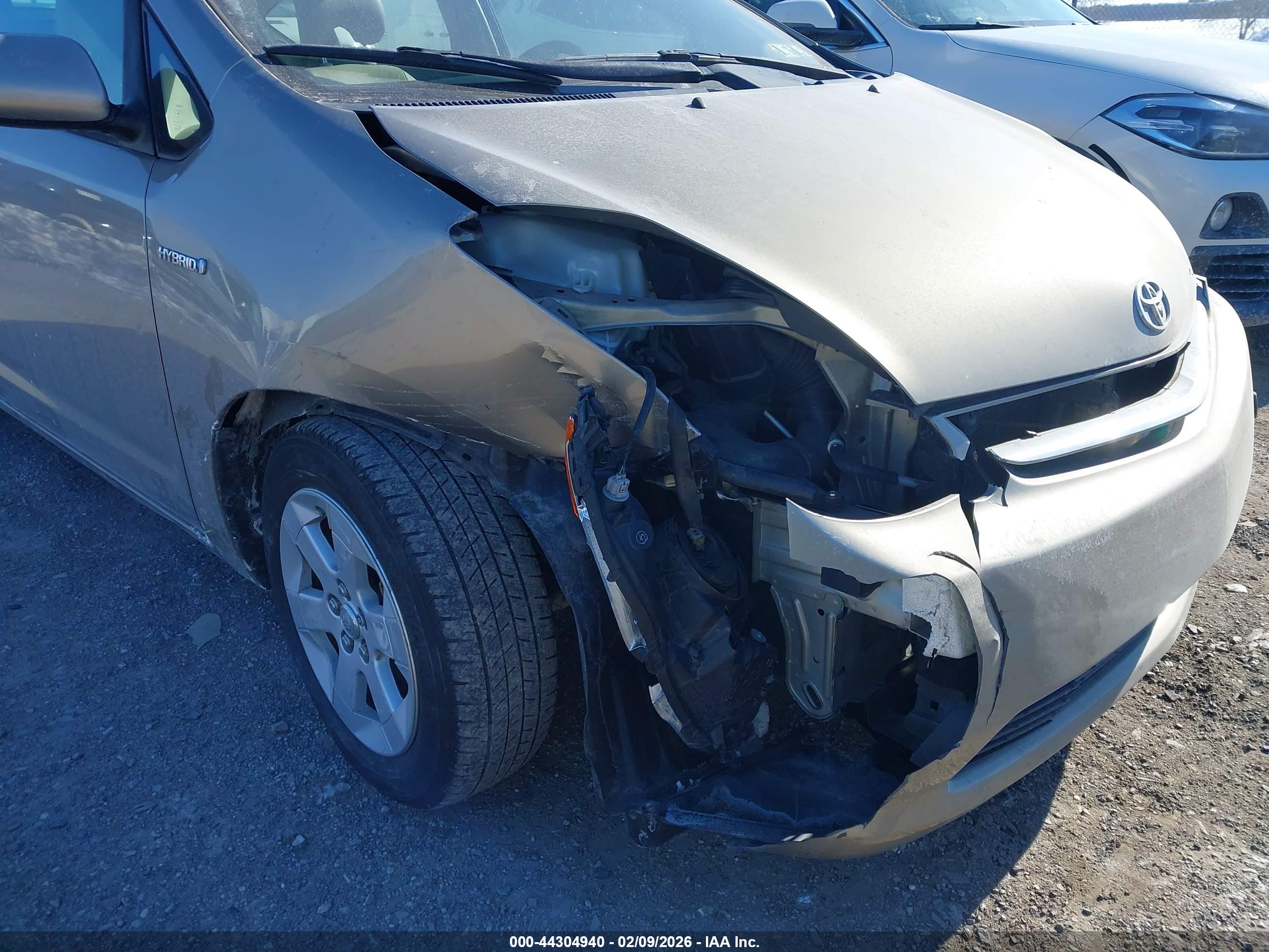 TOYOTA PRIUS image 6