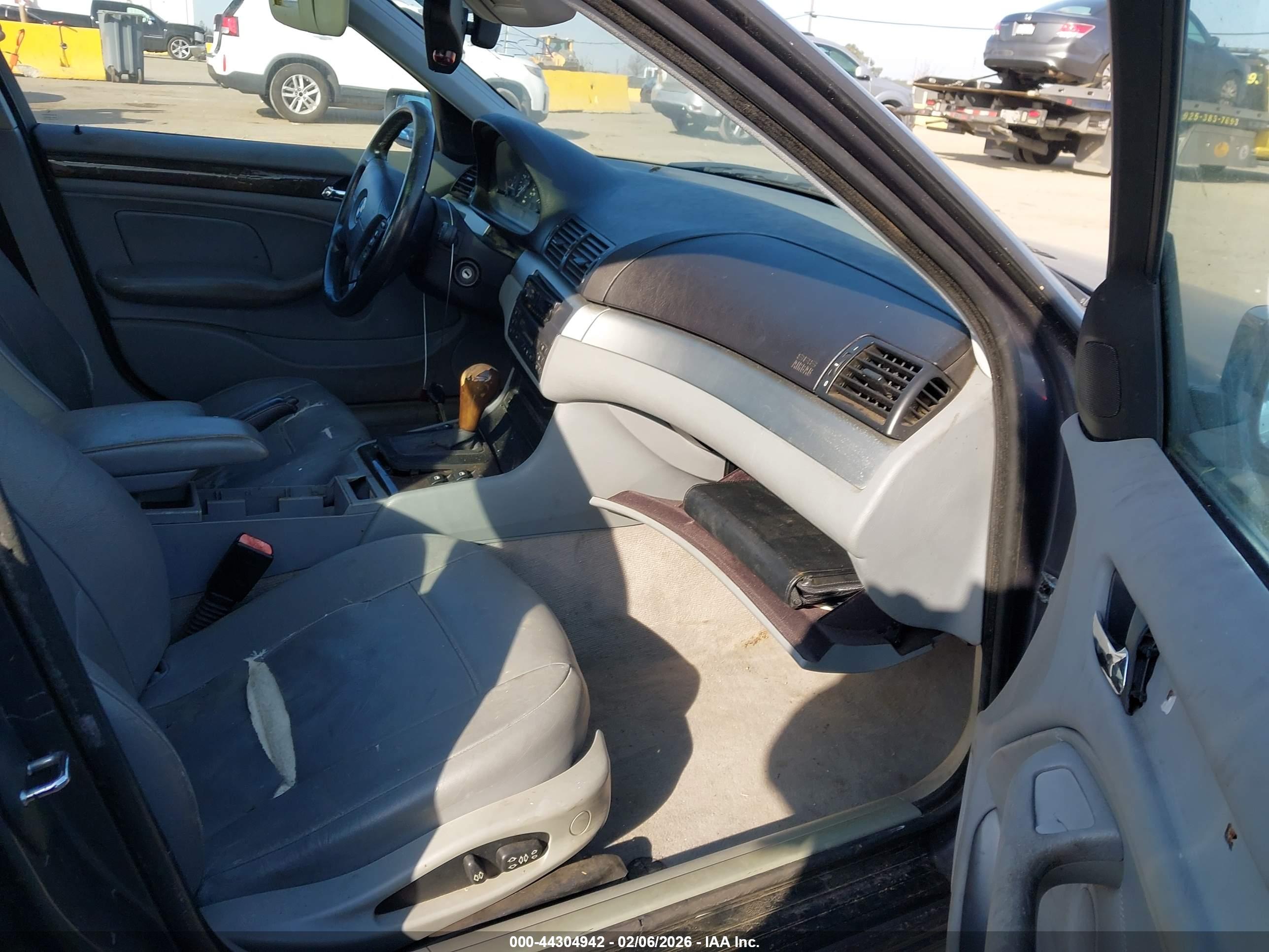 BMW 325I image 5