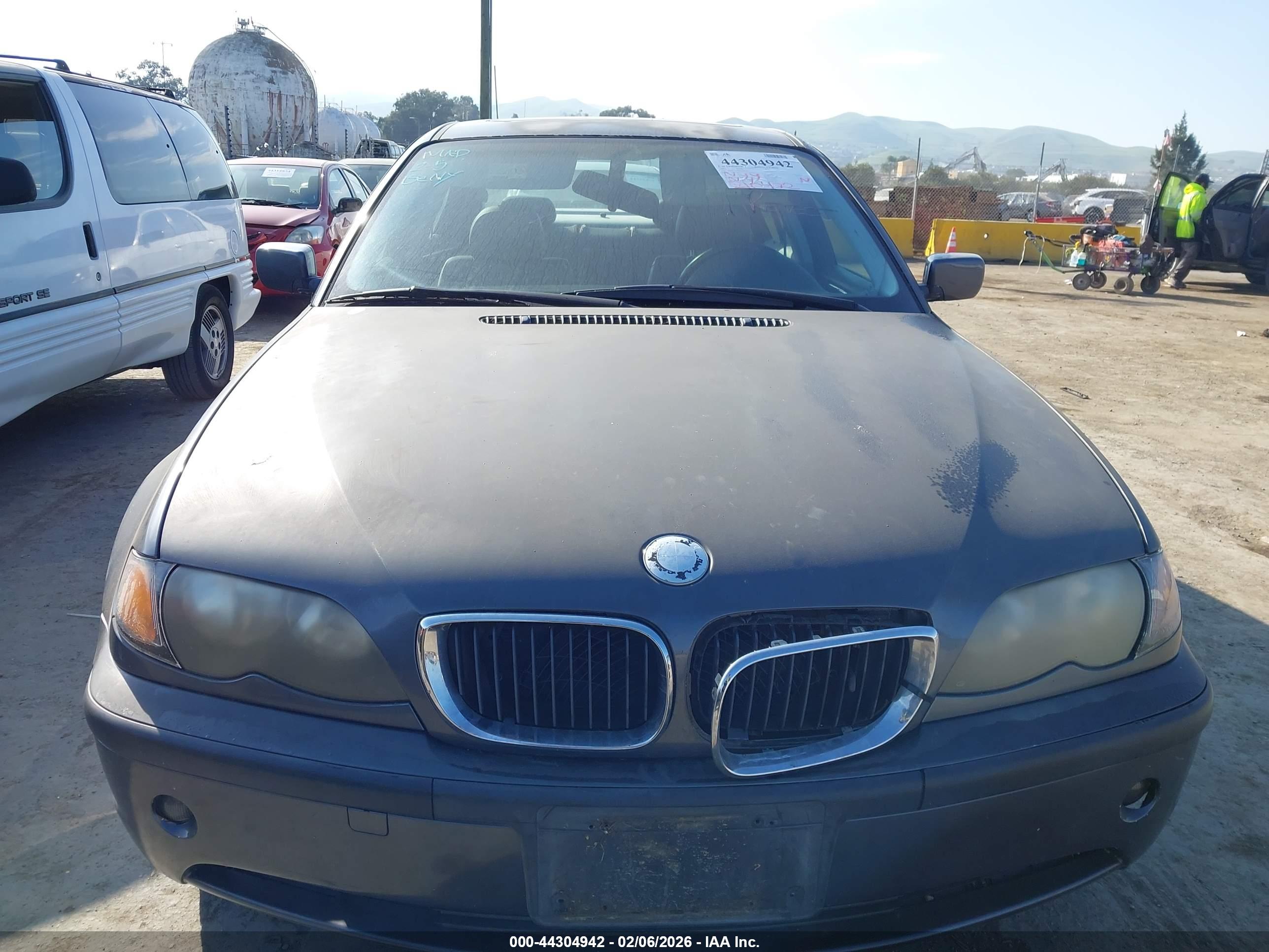 BMW 325I image 6