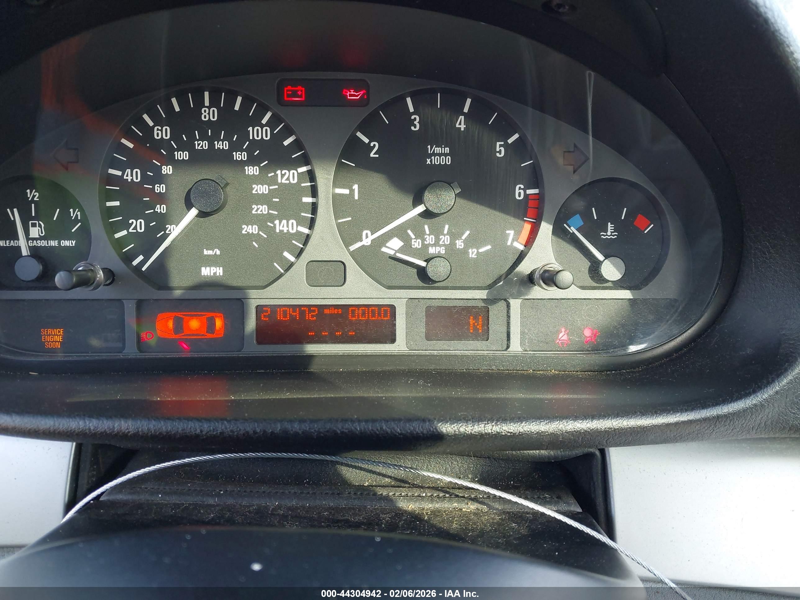 BMW 325I image 7
