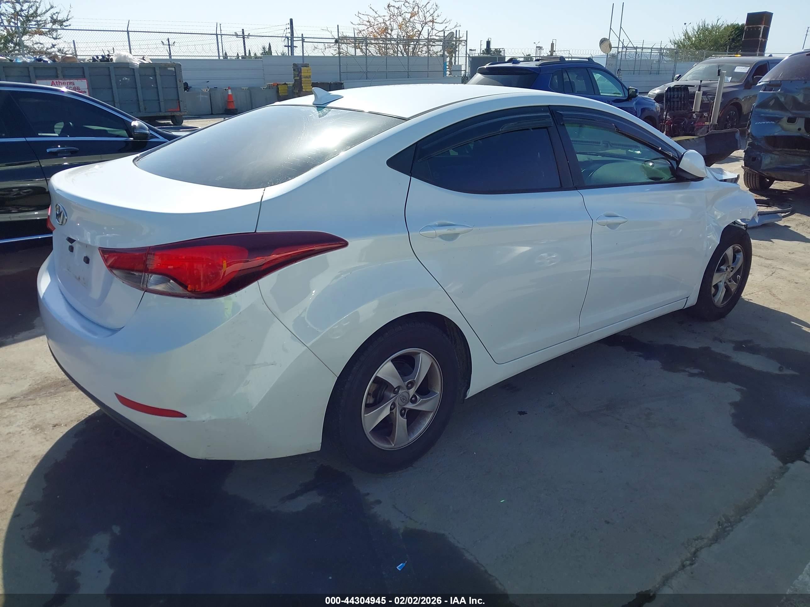 HYUNDAI ELANTRA image 4