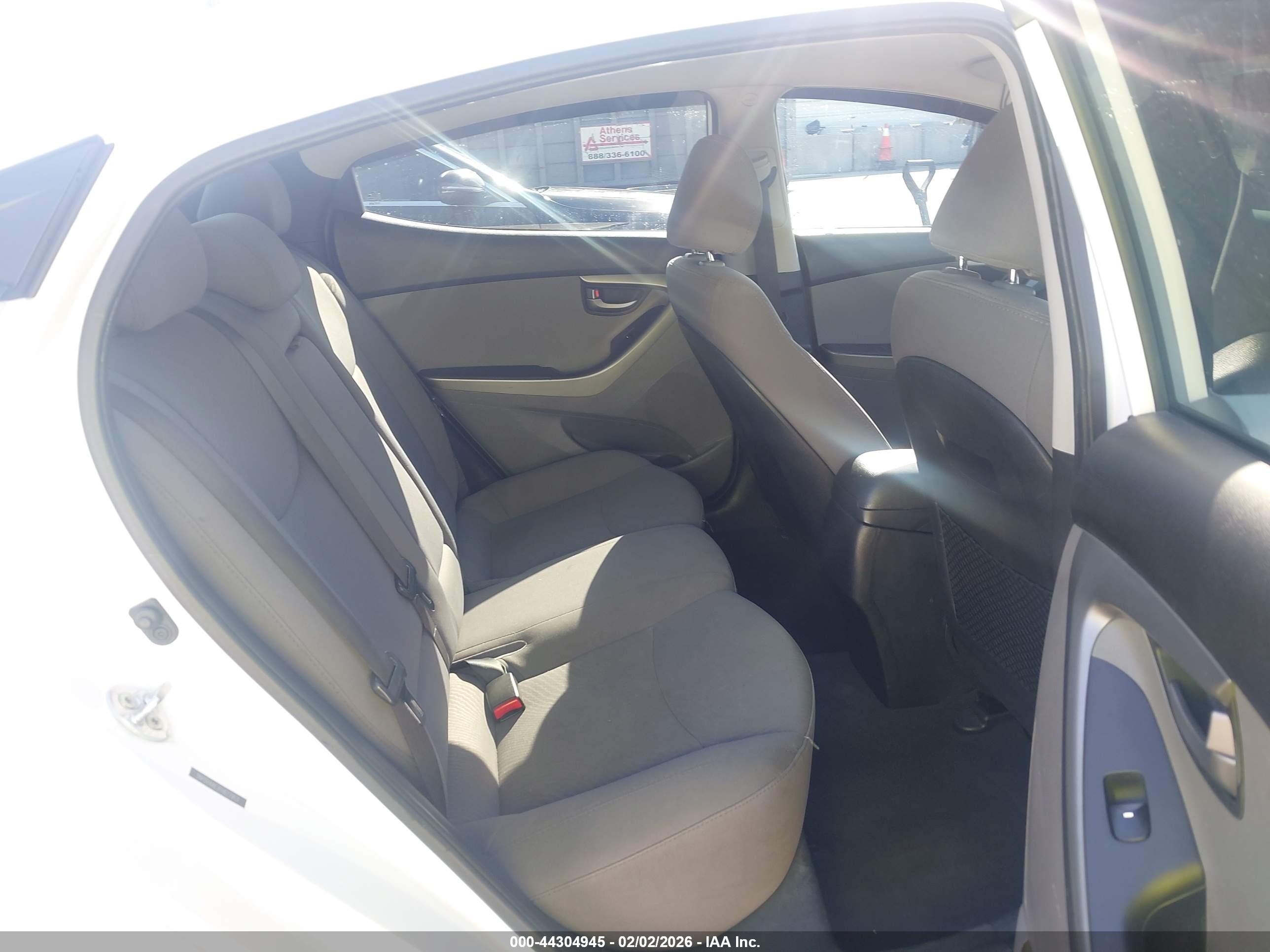 HYUNDAI ELANTRA image 8