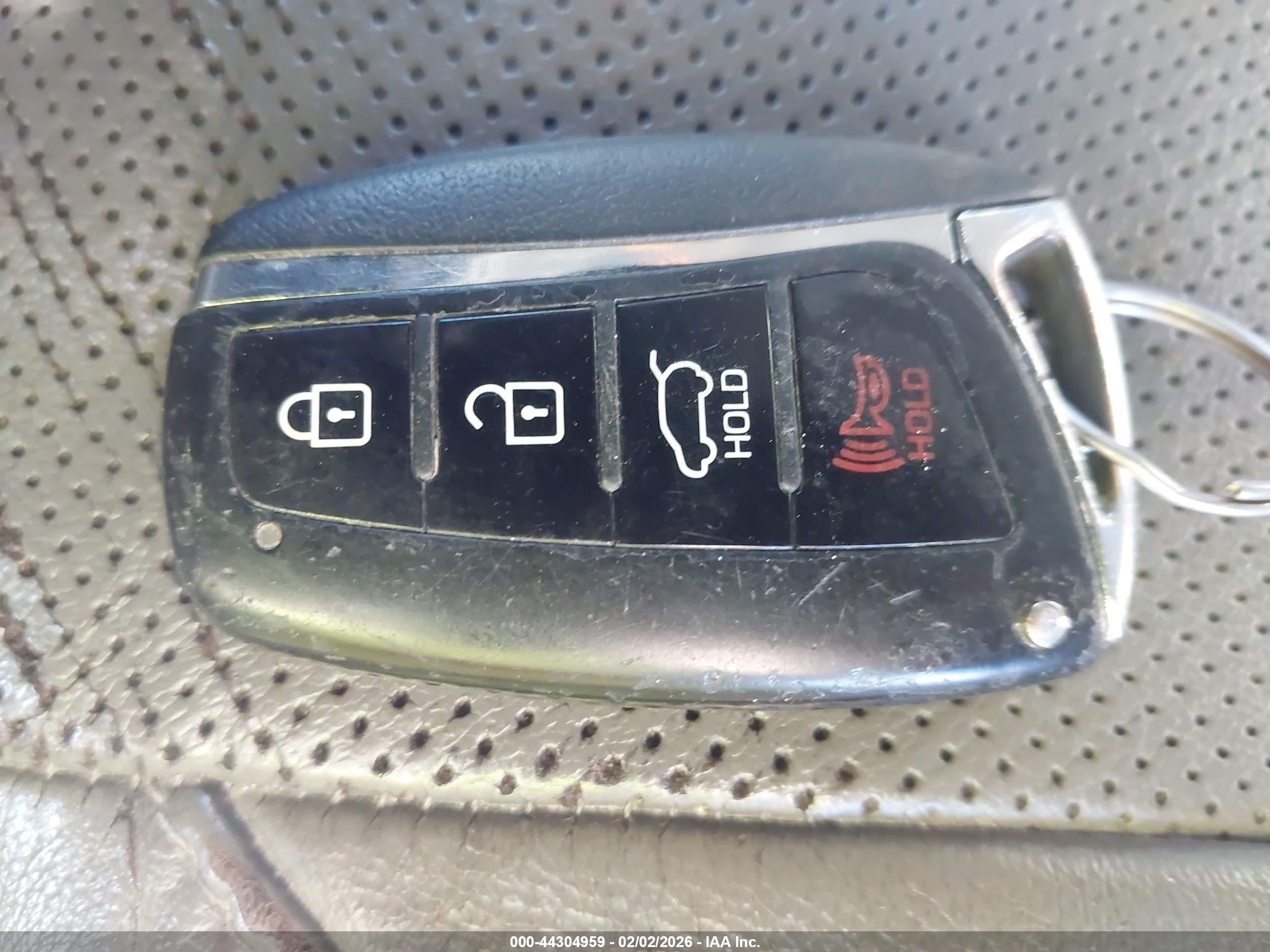 HYUNDAI SANTA image 11