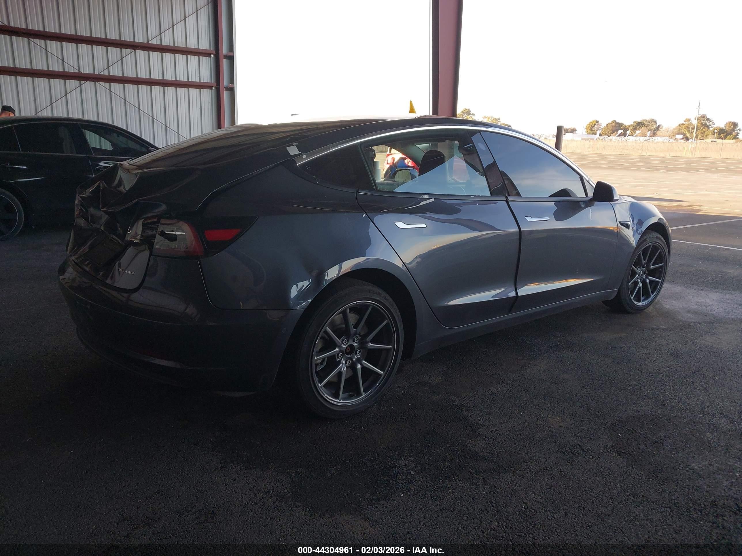 TESLA MODEL image 4