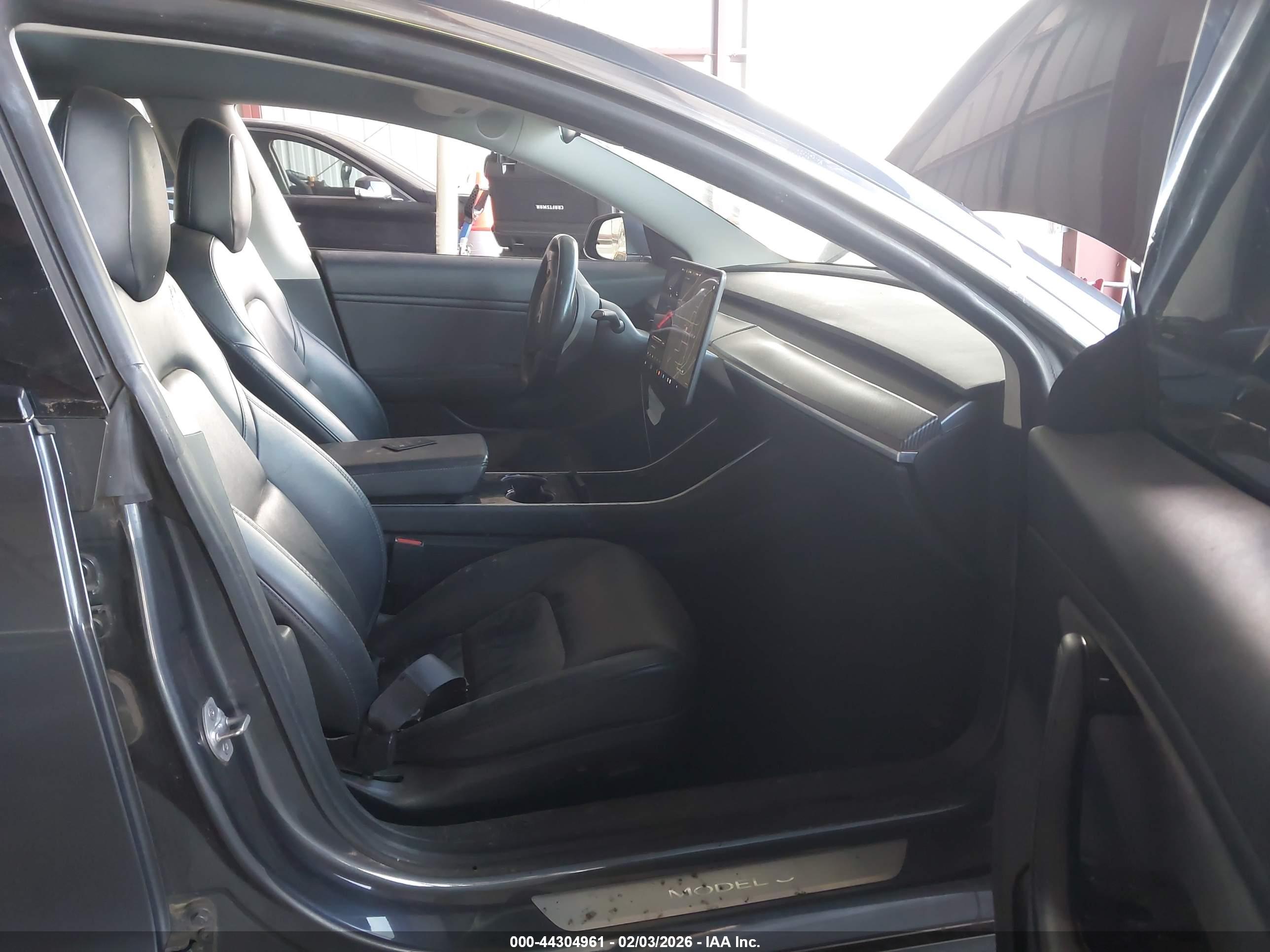 TESLA MODEL image 5