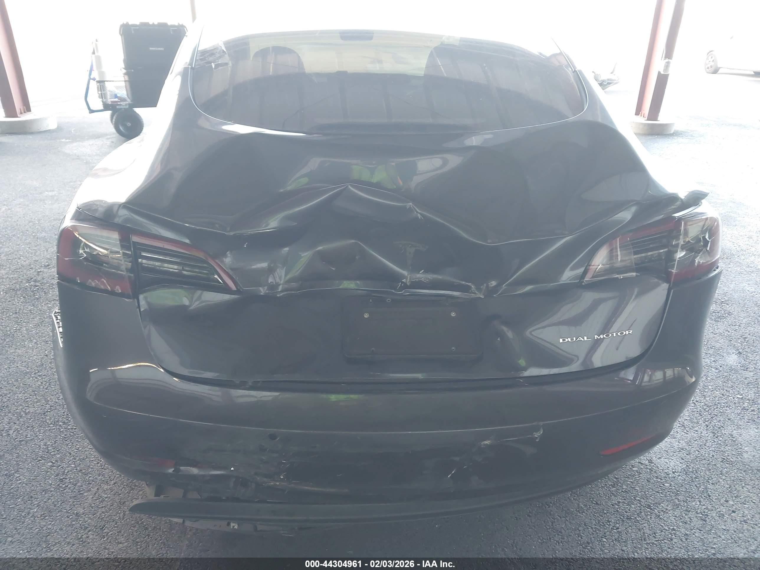TESLA MODEL image 6